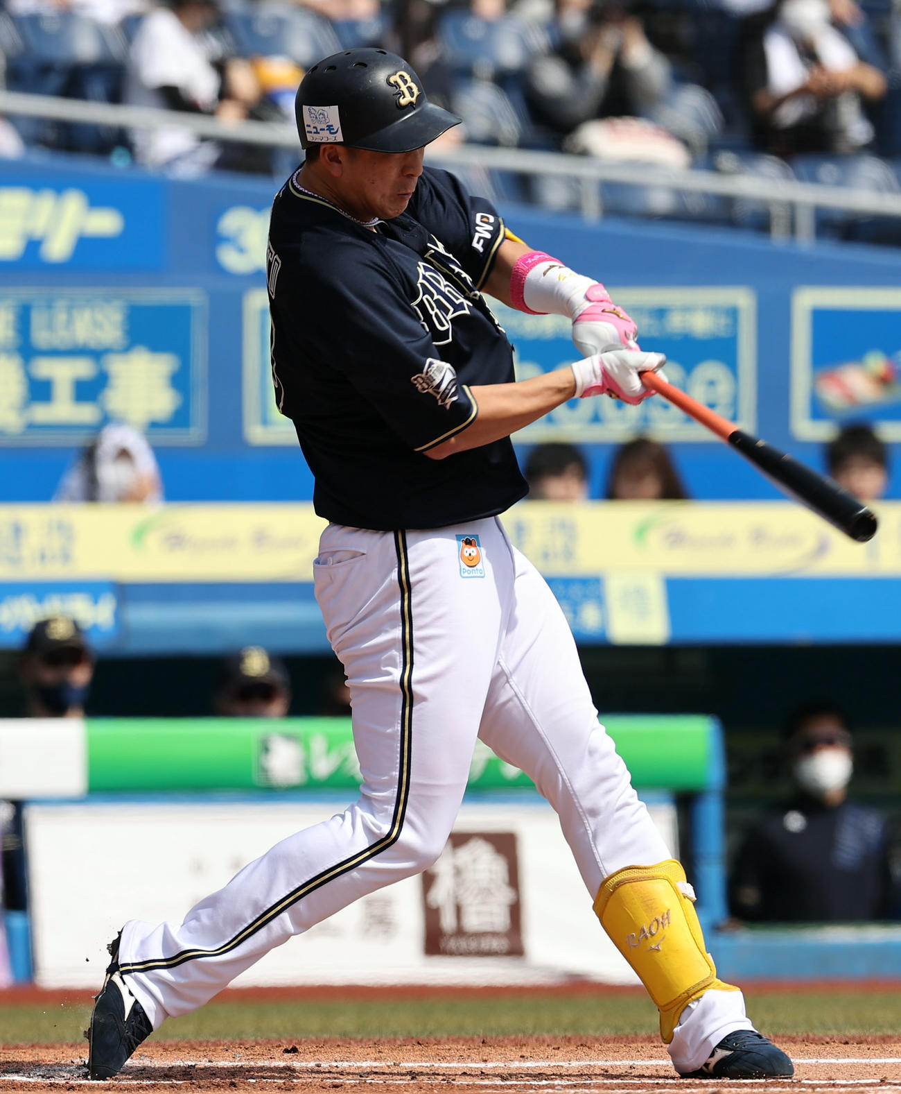 ロッテ対オリックス　1回表オリックス1死二塁、左越え2点本塁打を放つ杉本（撮影・垰建太）