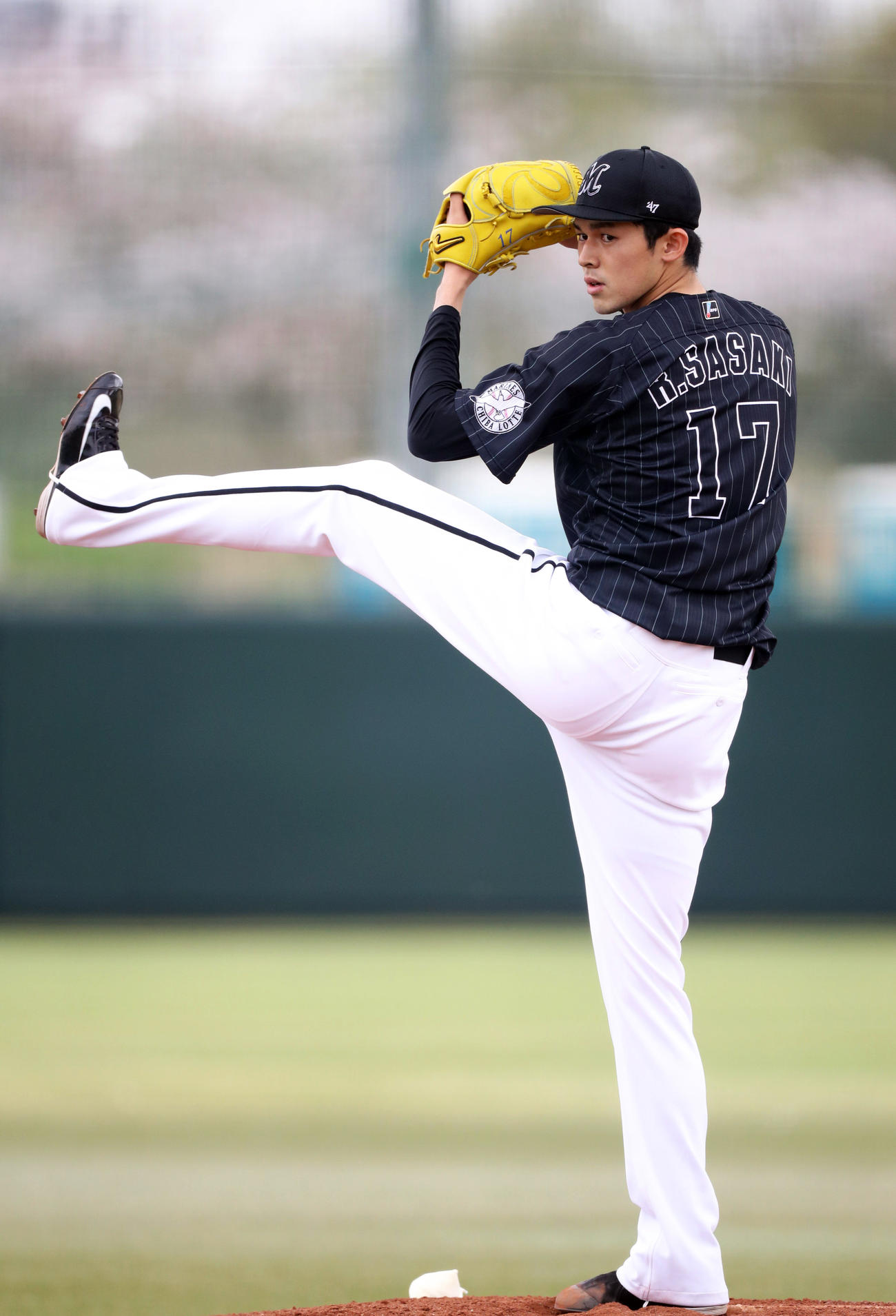 イースタン・リーグのヤクルト戦で力投するロッテ先発の佐々木朗（2021年4月2日撮影）