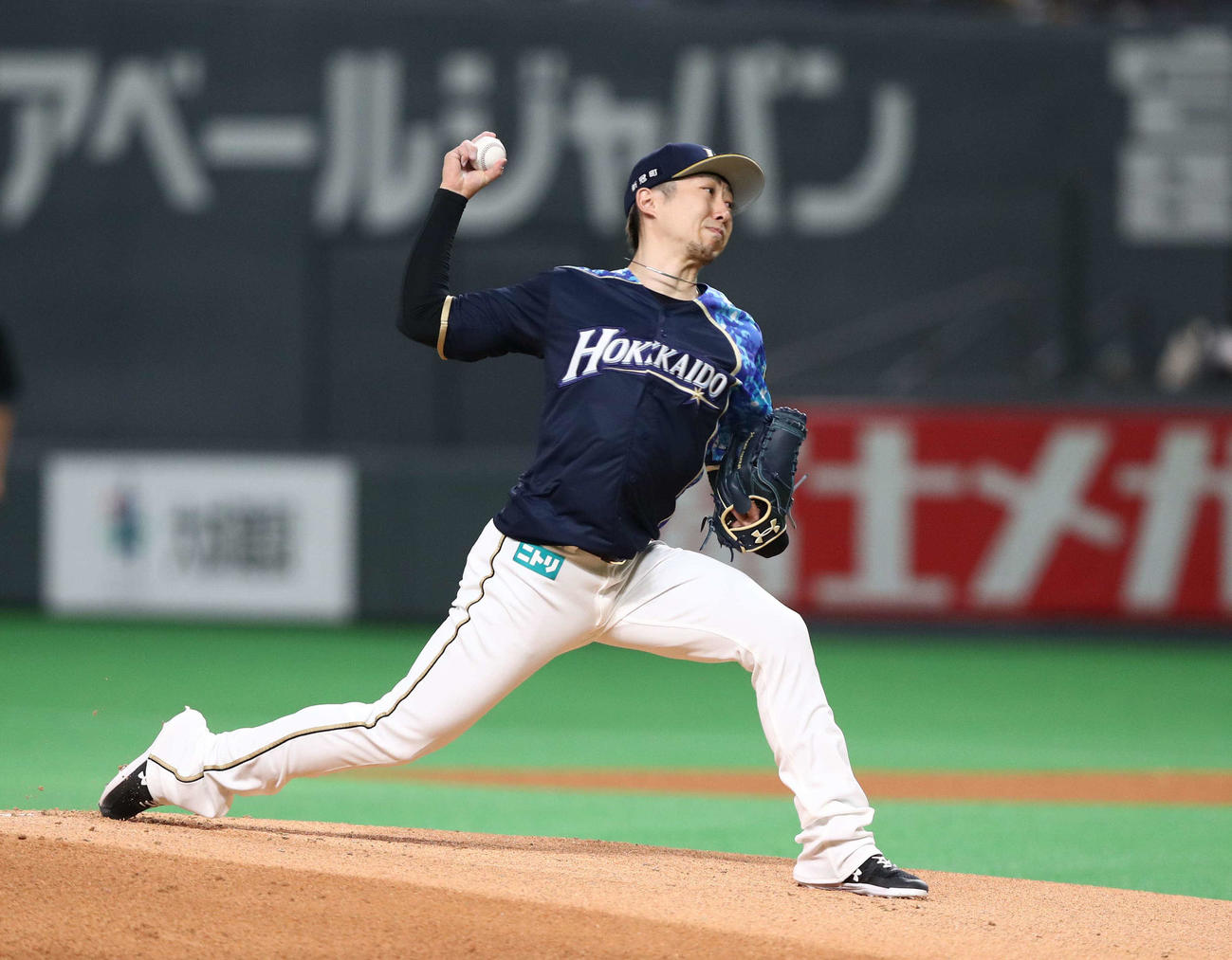 4月25日、オリックス戦で先発する日本ハム金子