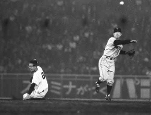 麻 吉田義男と並び 絹 のように華麗な守備の名遊撃 広岡氏編３ プロ野球写真ニュース 日刊スポーツ