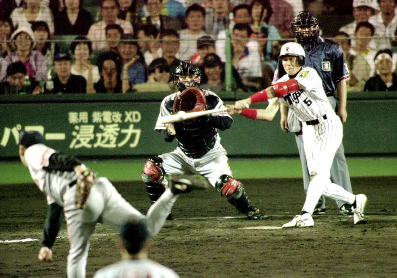 99年6月12日、巨人戦の延長12回1死一、三塁、阪神新庄は槙原の敬遠のボールを左前にサヨナラ打を放つ