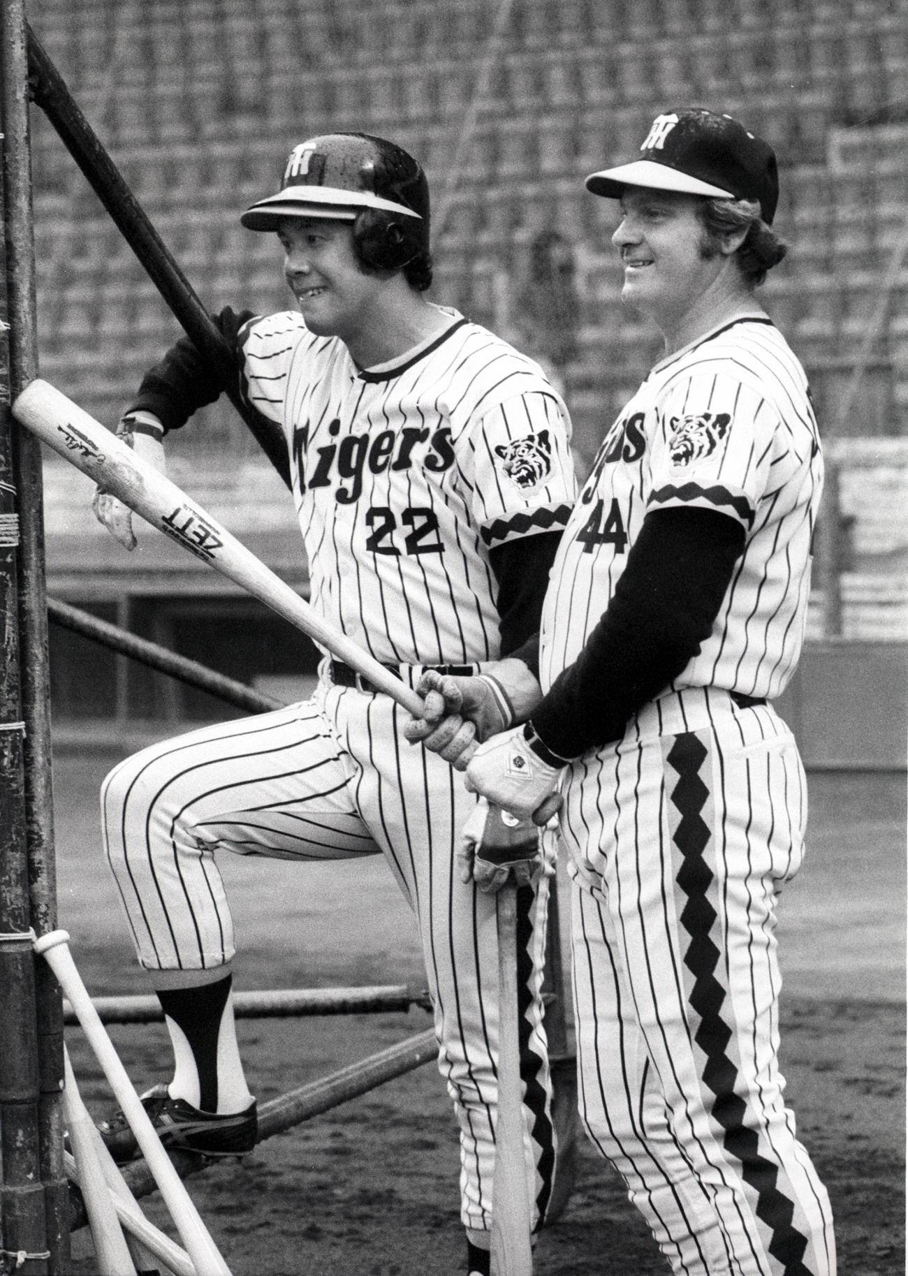 練習中に笑顔を見せる田淵幸一（左）とハル・ブリーデンさん（1978年撮影）