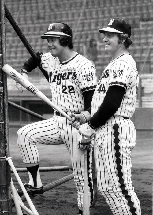 練習中に笑顔を見せる田淵幸一(左)とハル・ブリーデンさん(1978年撮影)