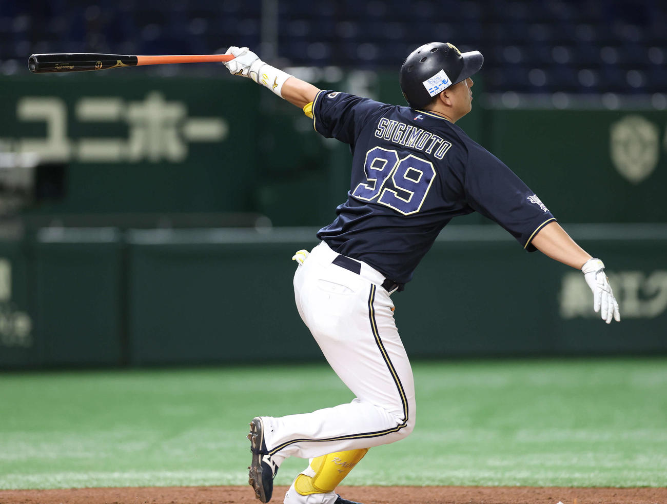 日本ハム対オリックス　1回表オリックス2死三塁、左中間に先制の2点本塁打を放つ杉本（撮影・河野匠）
