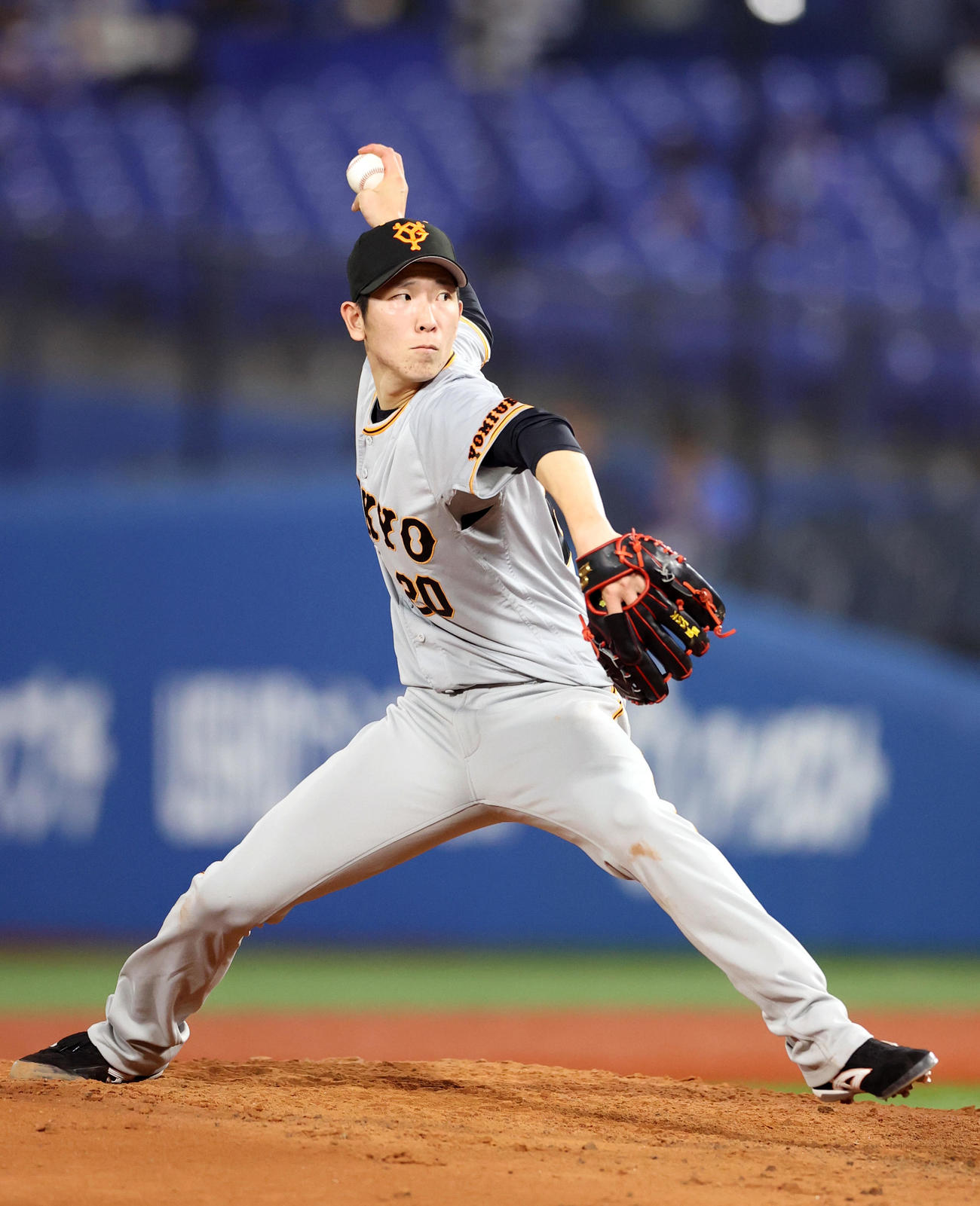 DeNA対巨人　巨人先発の戸郷（撮影・狩俣裕三）