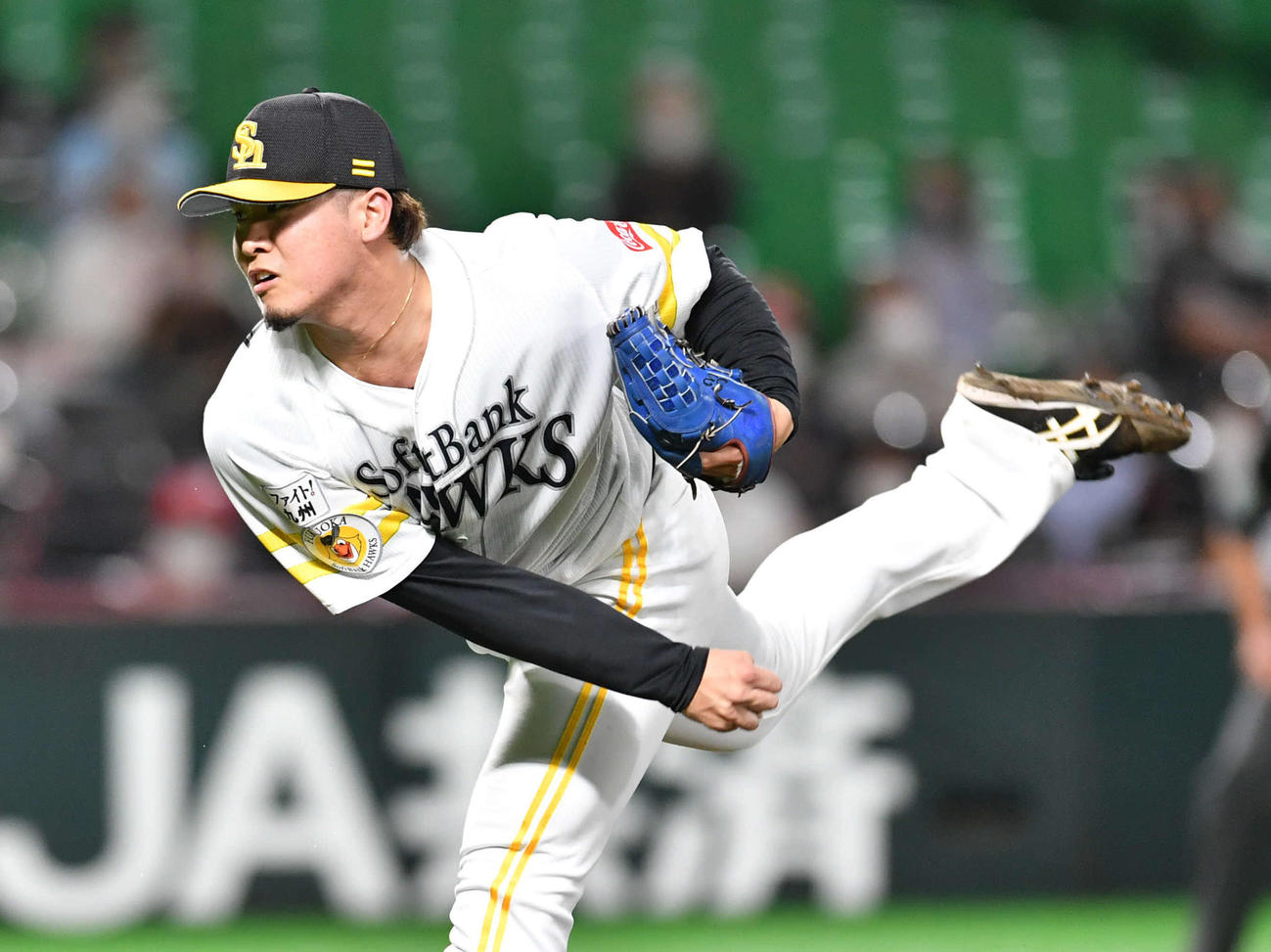 ソフトバンク対ロッテ　8回表より登板した、ソフトバンク2番手の杉山（撮影・岩下翔太）