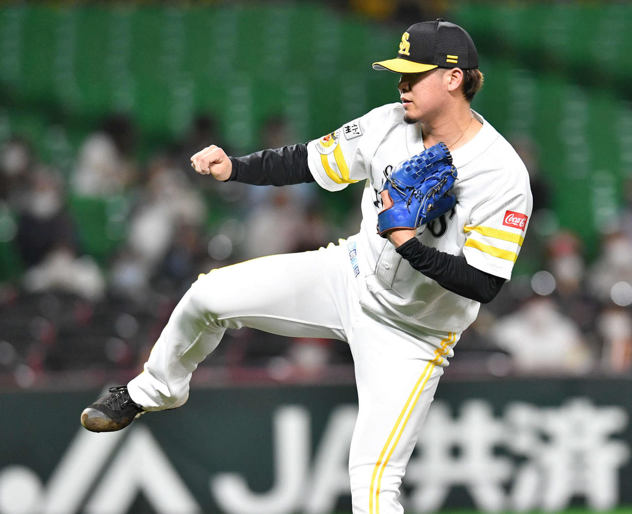 ソフトバンク対ロッテ　8回表より登板した、ソフトバンク2番手の杉山（撮影・岩下翔太）