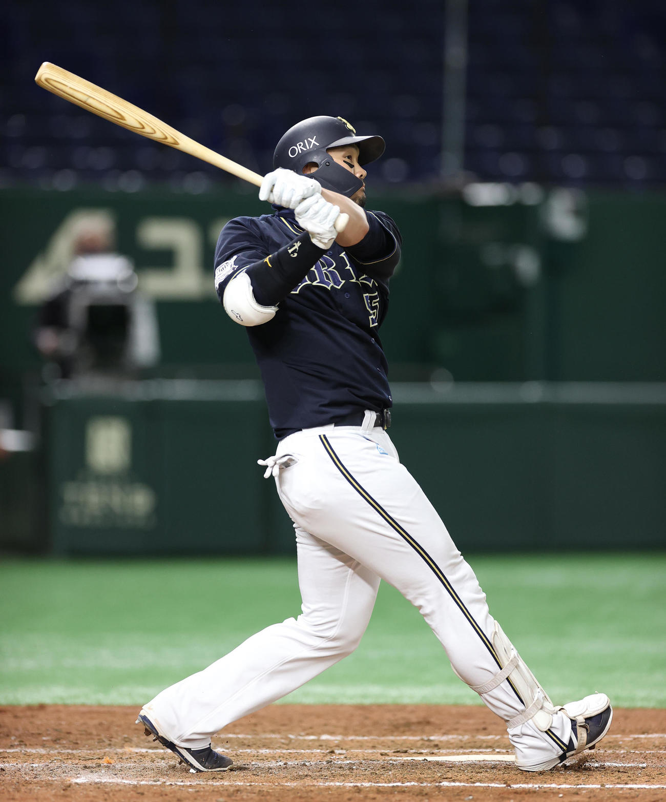 日本ハム対オリックス　4回表オリックス無死一塁、右越え2点本塁打を放つT－岡田（撮影・河野匠）