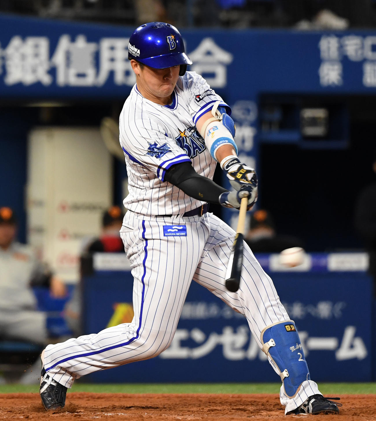 DeNA対巨人　2回裏DeNA2死、中前打を放つ牧（撮影・横山健太）