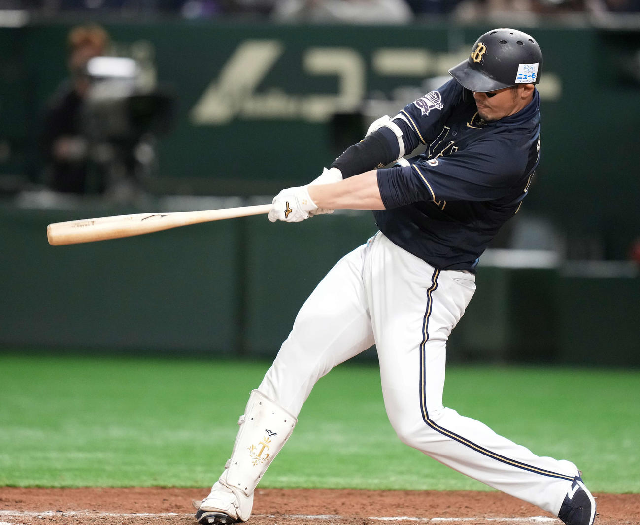 日本ハム対オリックス　8回表オリックス無死、左越えソロ本塁打を放つ代打T－岡田（撮影・鈴木みどり）
