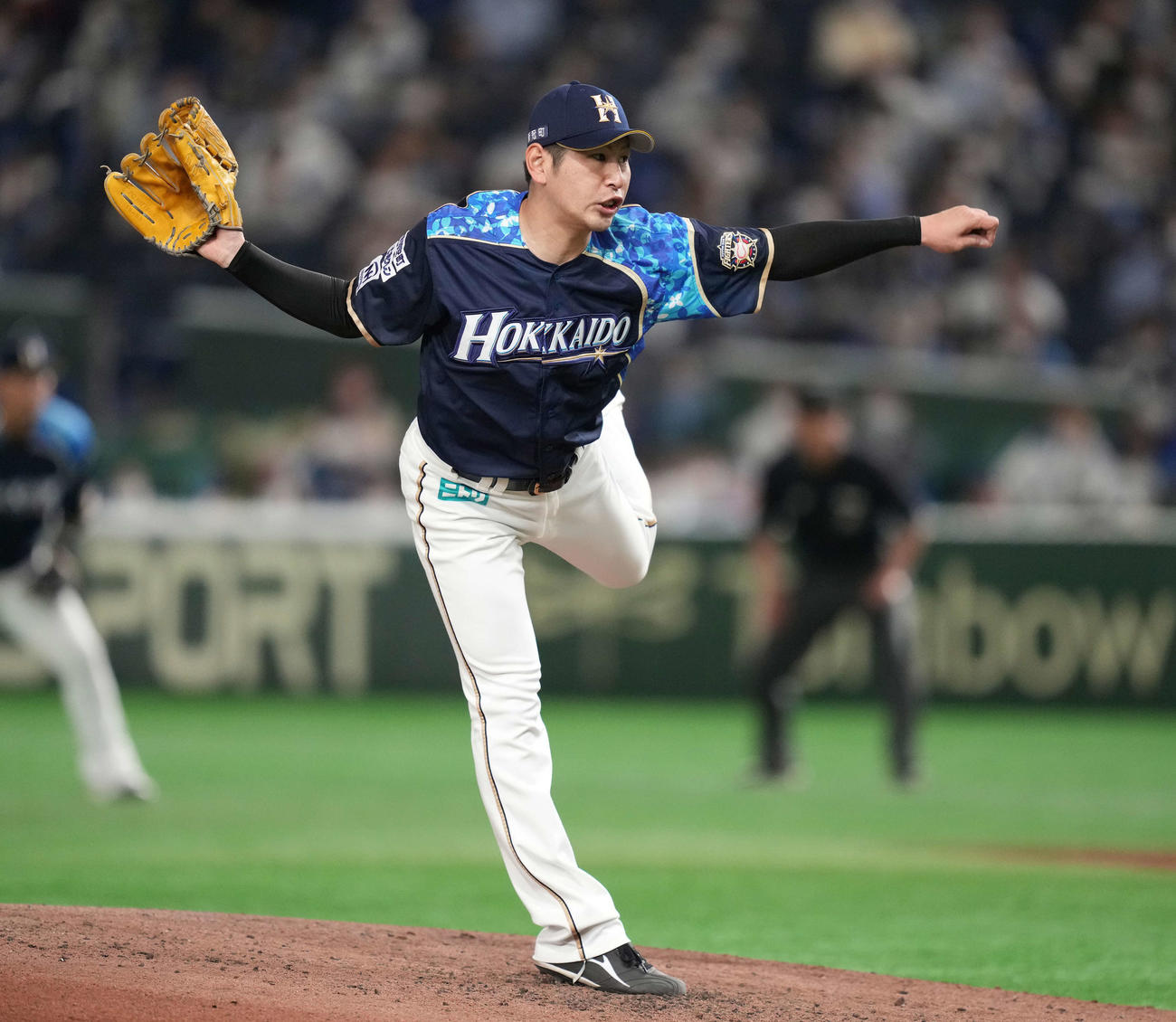 日本ハム対オリックス　6回表オリックス2死、安達を見逃し三振に仕留める加藤（撮影・鈴木みどり）