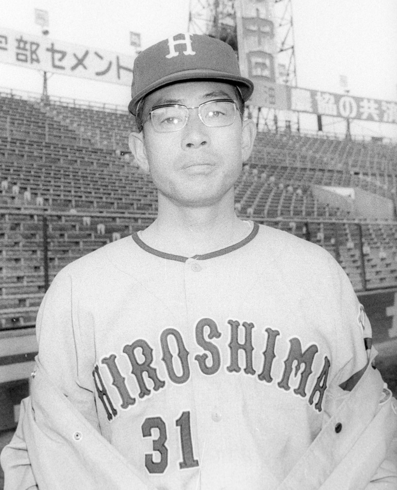 70年、広島カープの内野守備コーチに就任した広岡達朗