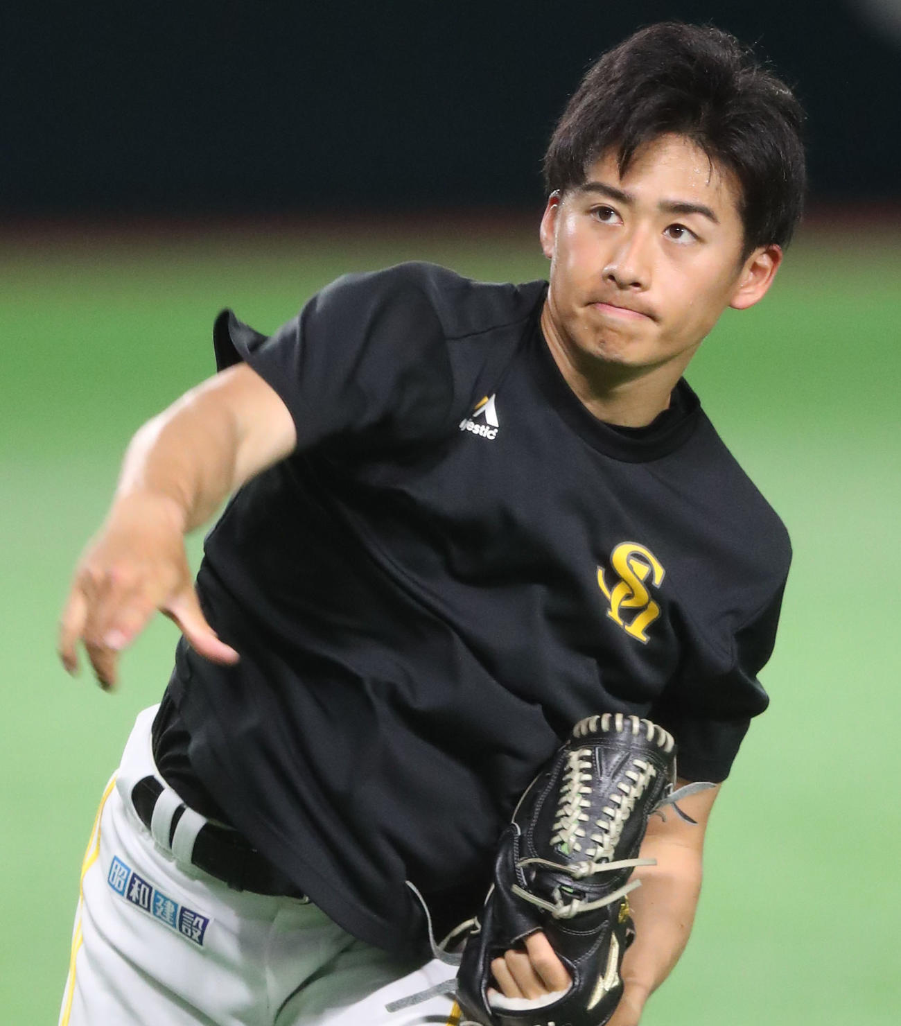 キャッチボールで調整する板東湧梧（撮影・梅根麻紀）