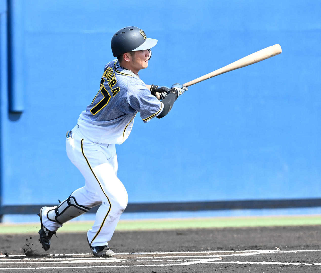 ウエスタン・リーグオリックス対阪神　6回表阪神無死、小野寺は左中間二塁打を放つ（撮影・前岡正明）