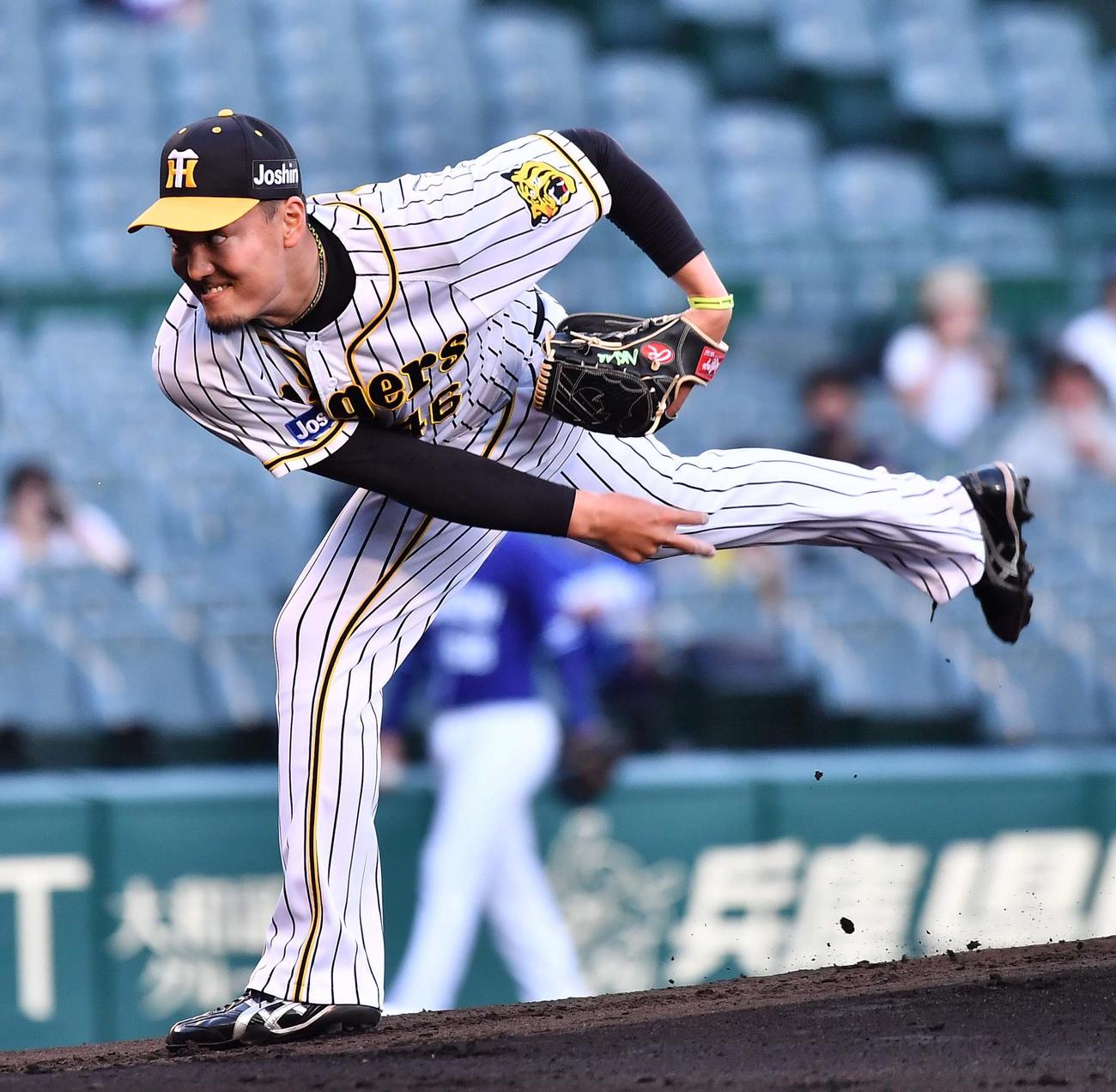 阪神対中日　阪神先発の秋山（撮影・上田博志）