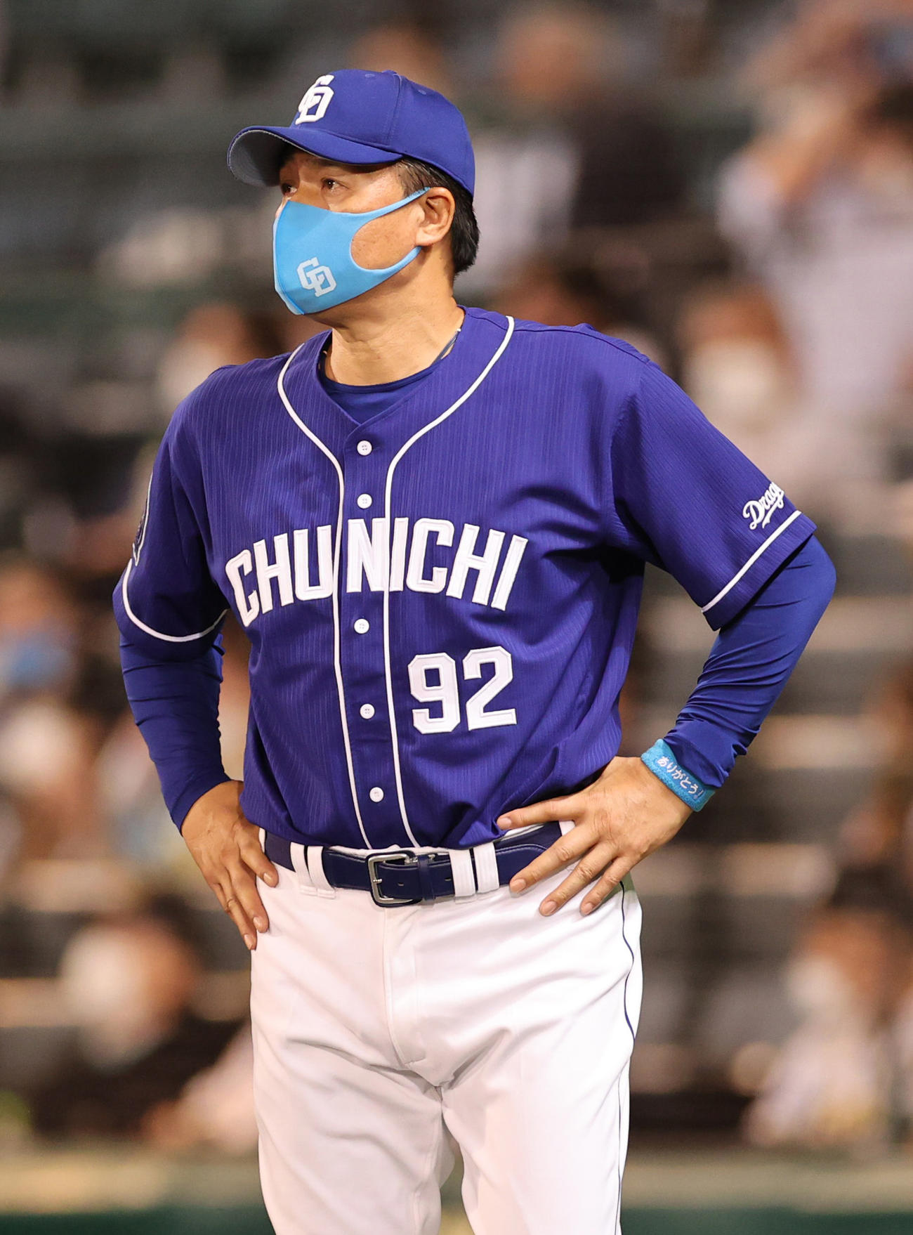 阪神対中日　8回裏阪神、選手交代を告げる与田監督（撮影・清水貴仁）