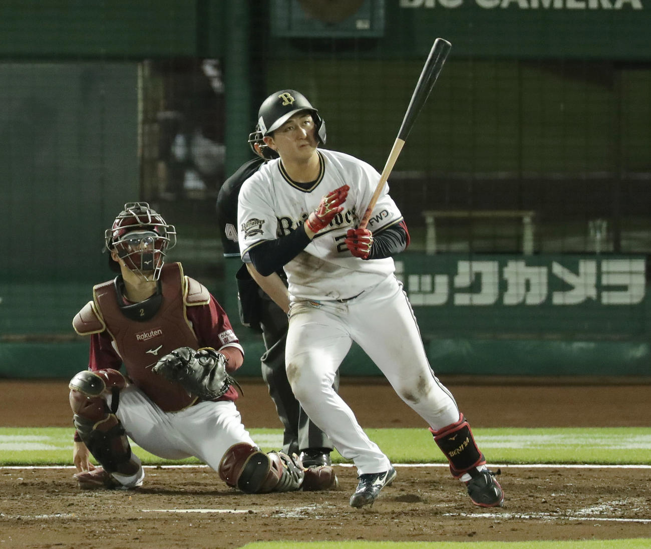 オリックス対楽天　5回裏オリックス1死一、二塁、左越え3点本塁打を放つ紅林（撮影・前田充）