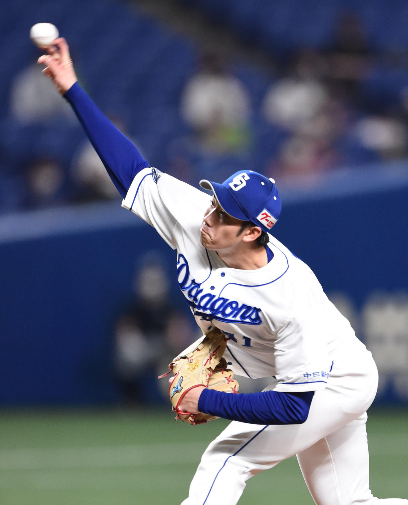中日対ヤクルト　1回表、登板する中日先発の勝野（撮影・森本幸一）
