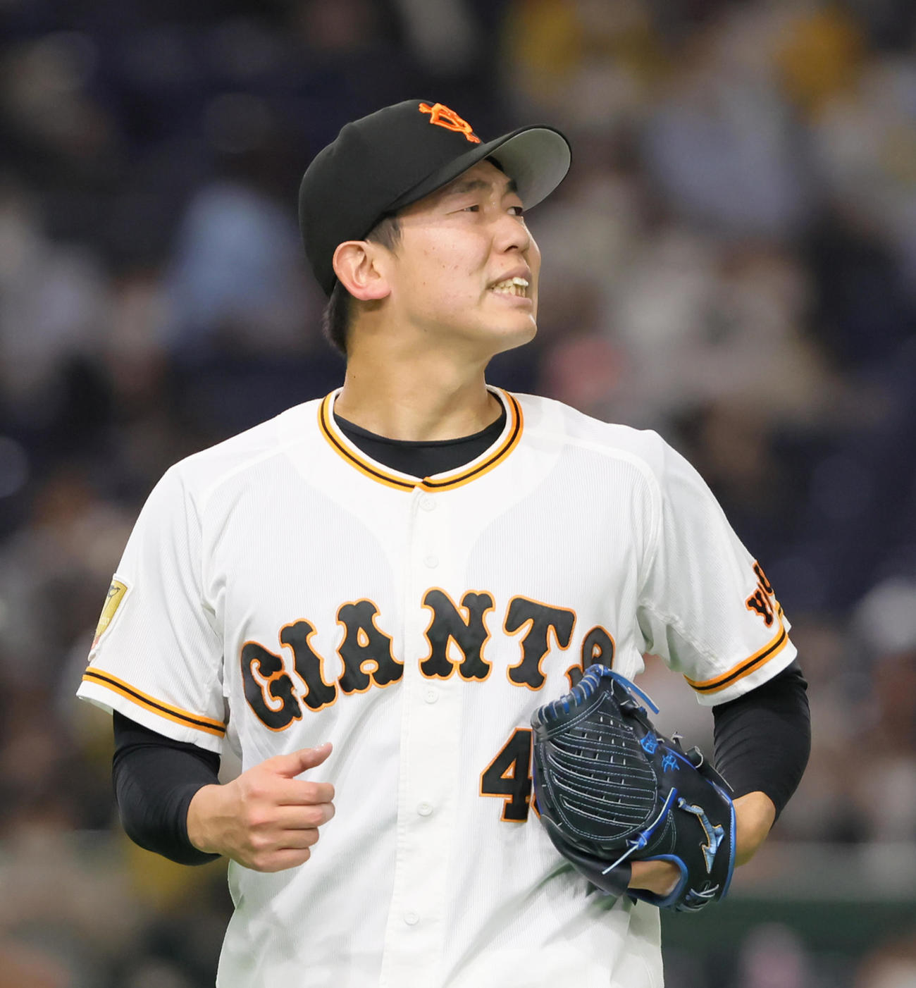 巨人対阪神　4回表阪神に逆転を許し厳しい表情を見せる畠（撮影・足立雅史）