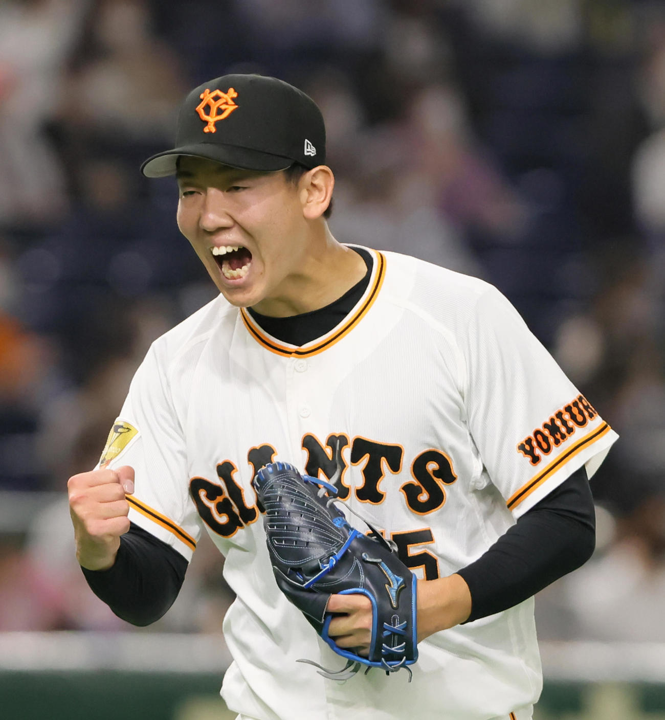 巨人対阪神　3回表阪神2死二塁、近本を左飛に仕留め雄たけびを上げる畠（撮影・足立雅史）