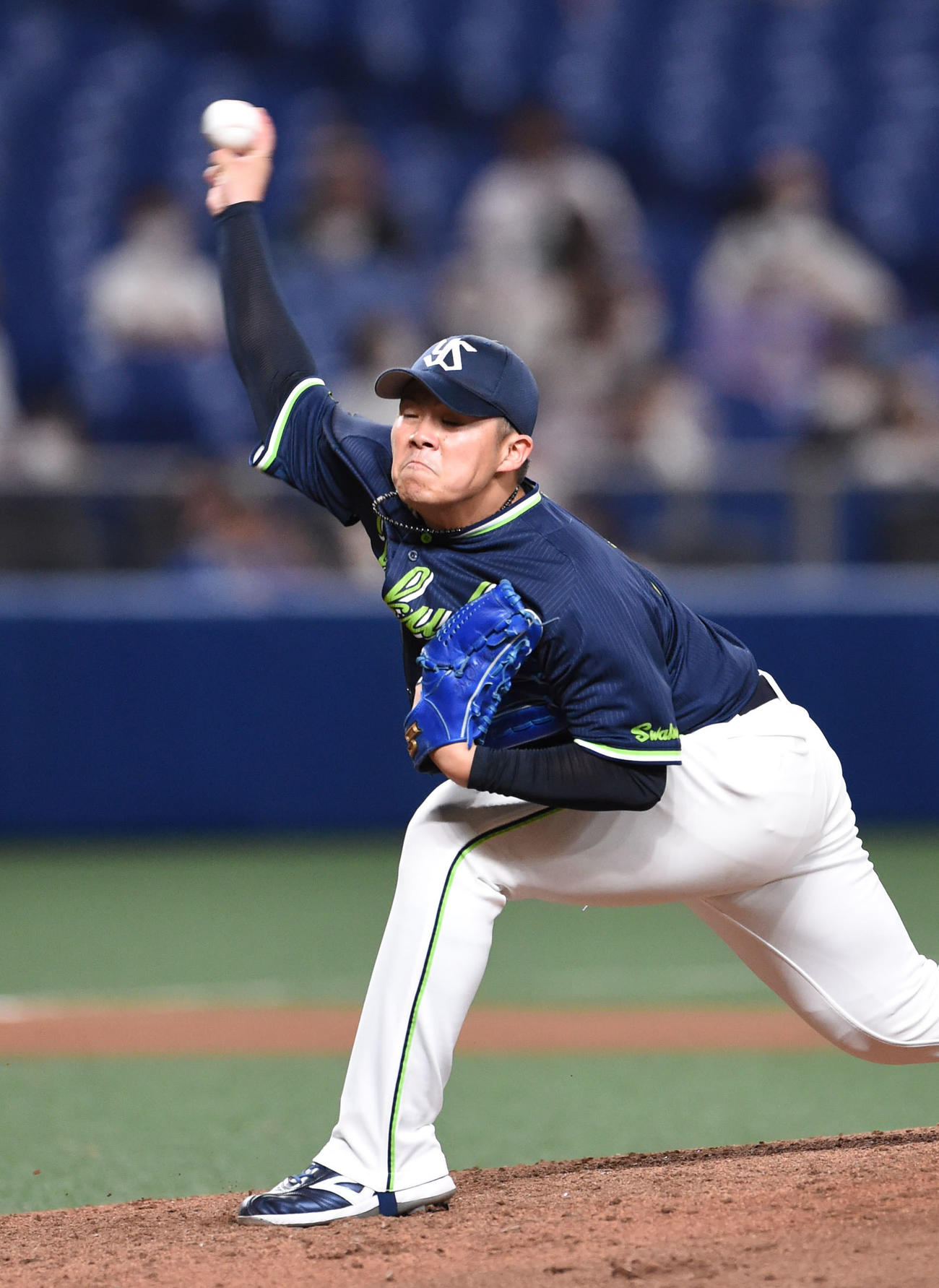 中日対ヤクルト　6回裏、ヤクルト4番手で登板する清水（撮影・森本幸一）