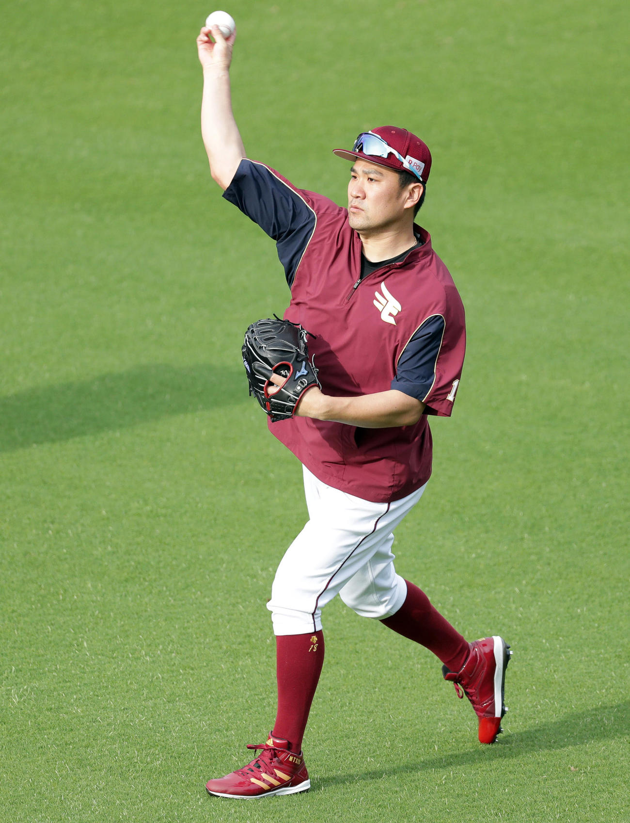 オリックス対楽天　試合前練習でキャッチボールする楽天田中将大（2021年5月14日撮影）