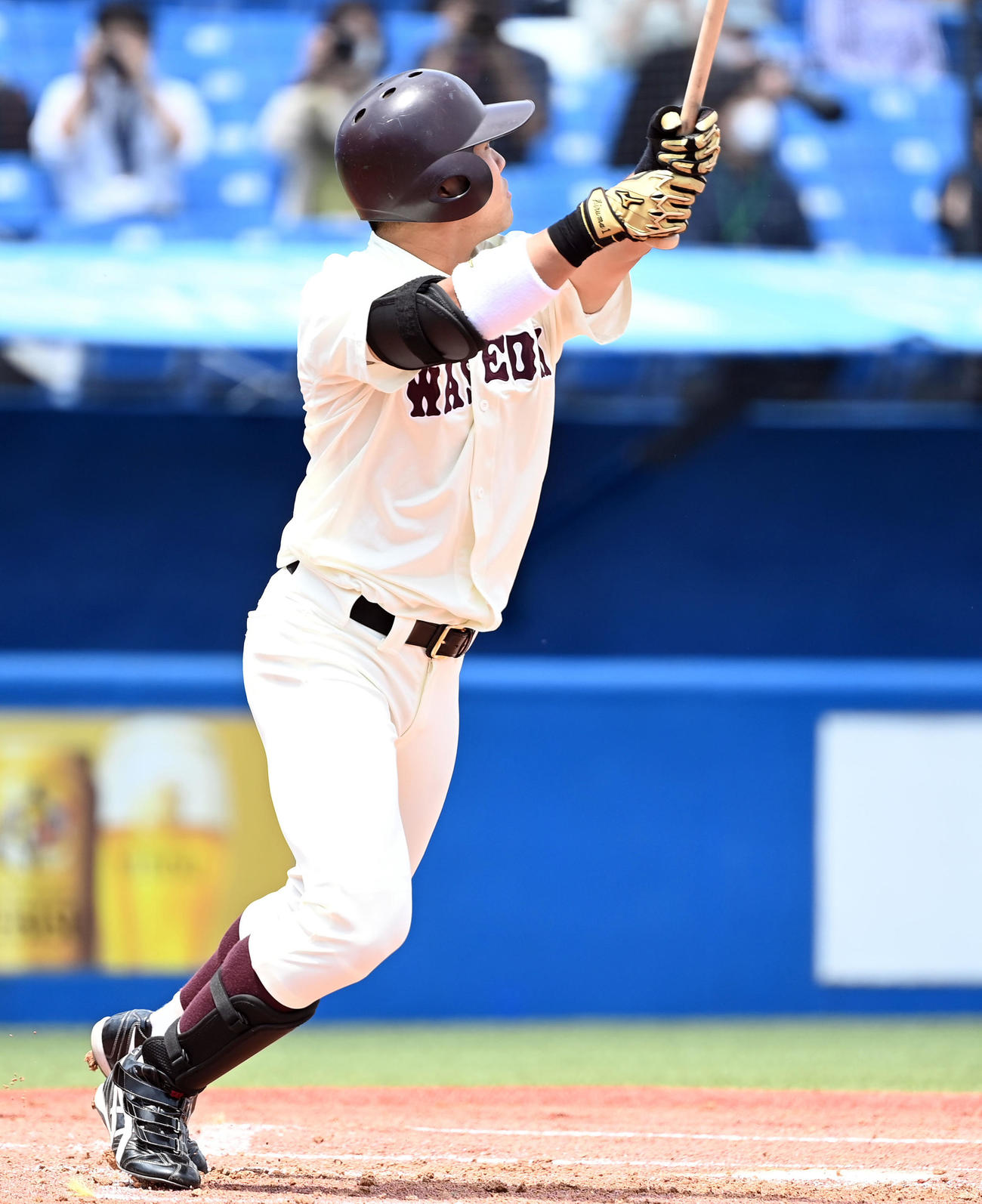 1回表早大無死一、三塁、左越えに先制の3点本塁打を放つ蛭間（撮影・たえ見朱実）