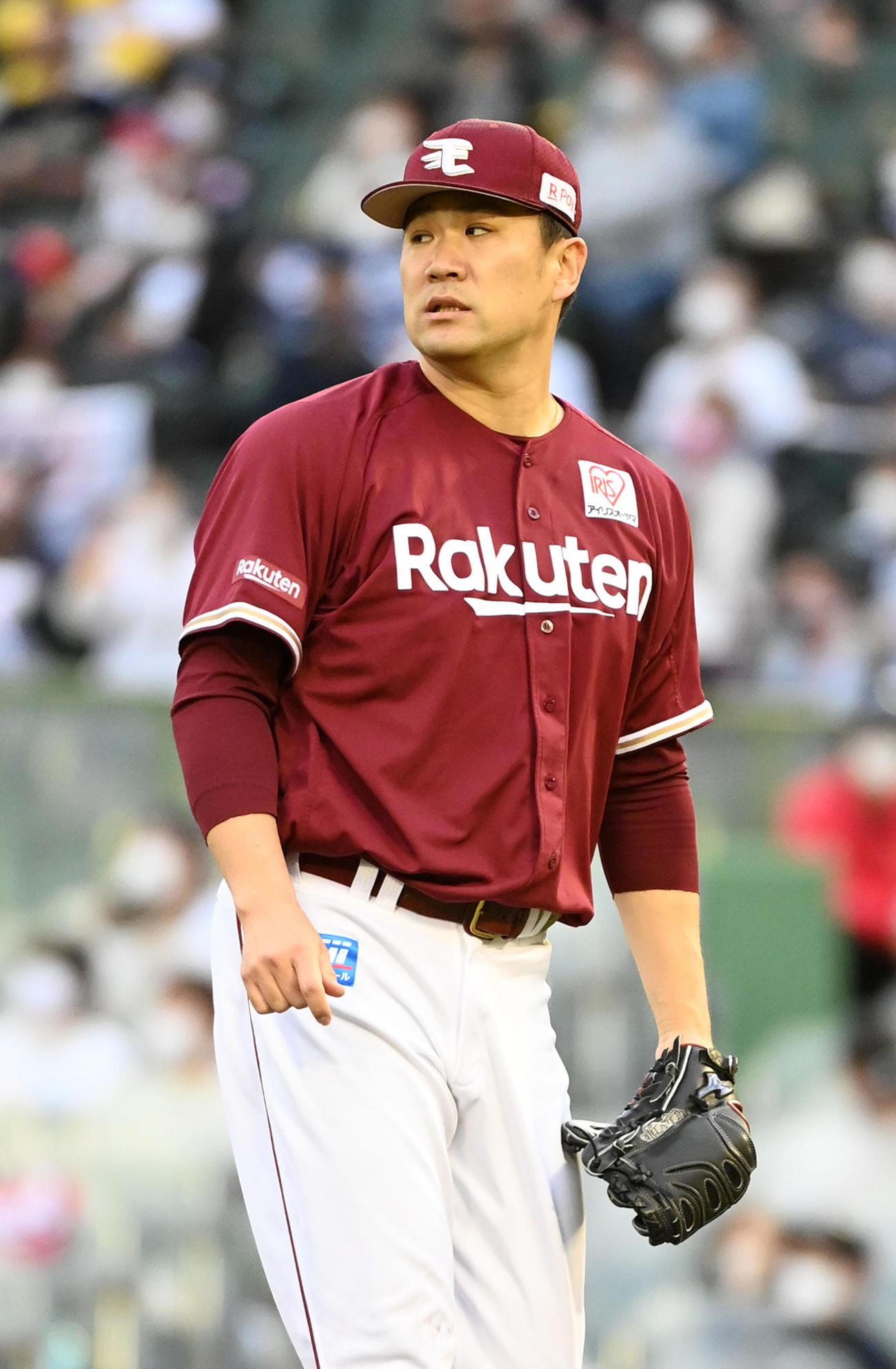 オリックス対楽天　6回裏オリックス1死一、二塁、吉田正尚に左越え3点本塁打を打たれがっくりする田中将（撮影・前岡正明）