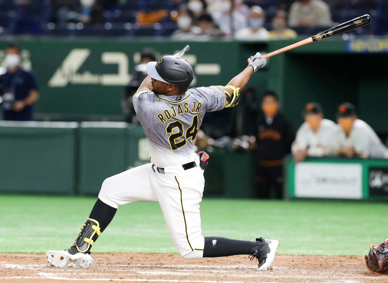 巨人対阪神　3回表阪神2死三塁、ロハスは2打席連続三振に倒れる（撮影・加藤哉）