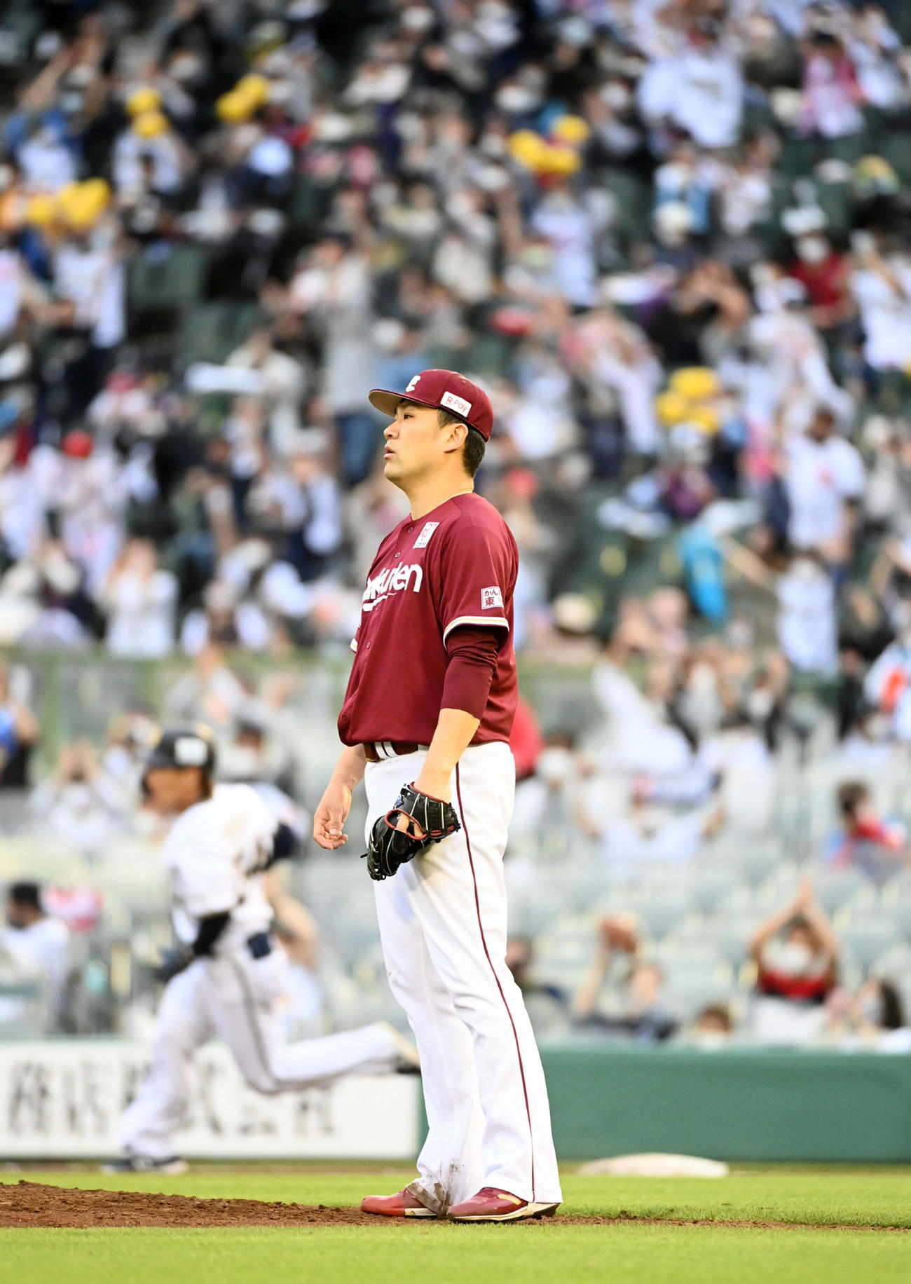 オリックス対楽天　6回裏オリックス1死一、二塁、吉田正に左越え3点本塁打を打たれがっくりする田中将（撮影・前岡正明）
