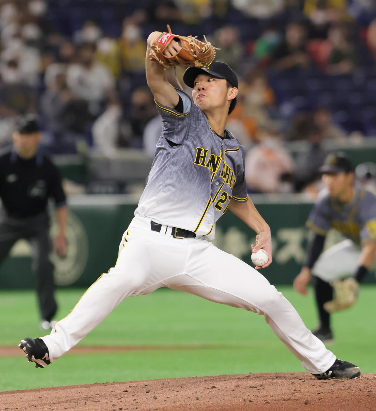 巨人対阪神　阪神先発の伊藤将（撮影・足立雅史）