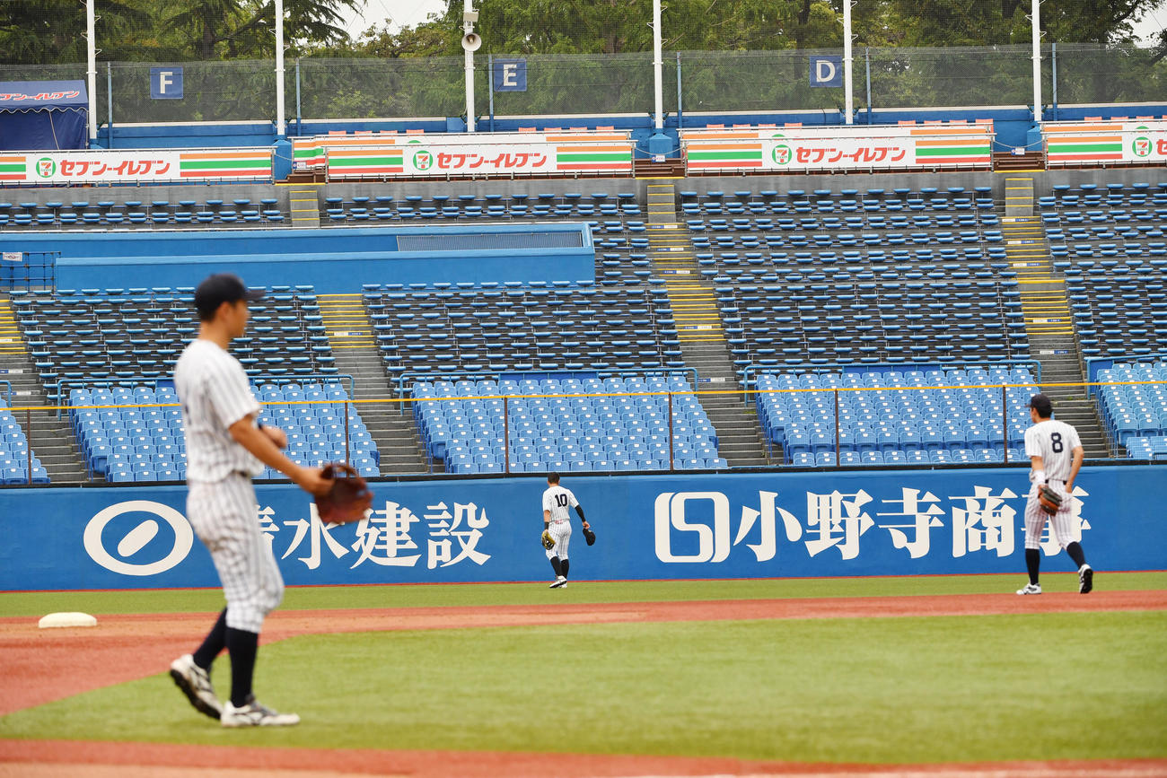 慶大対立大　コロナ感染者が出たため応援の自粛をした立大応援団（撮影・柴田隆二）