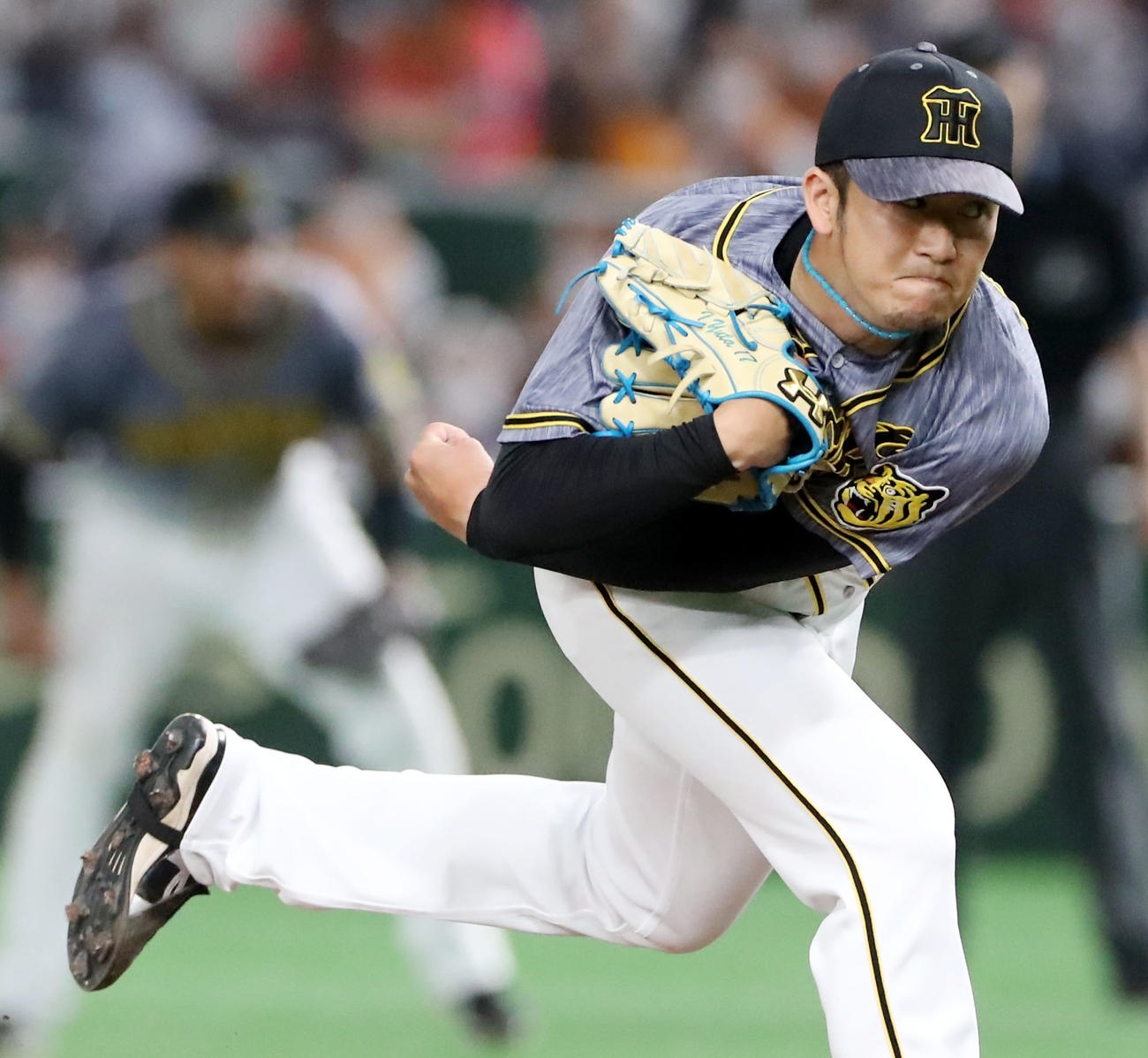 巨人対阪神　7回裏、阪神2番手で登板する岩貞（撮影・加藤哉）