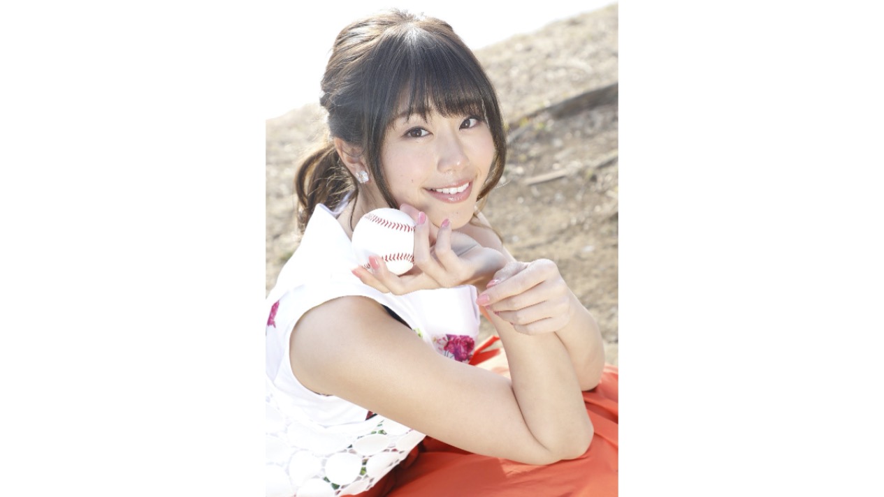 23日のロッテ－楽天で始球式を務めるタレント稲村亜美（球団提供）
