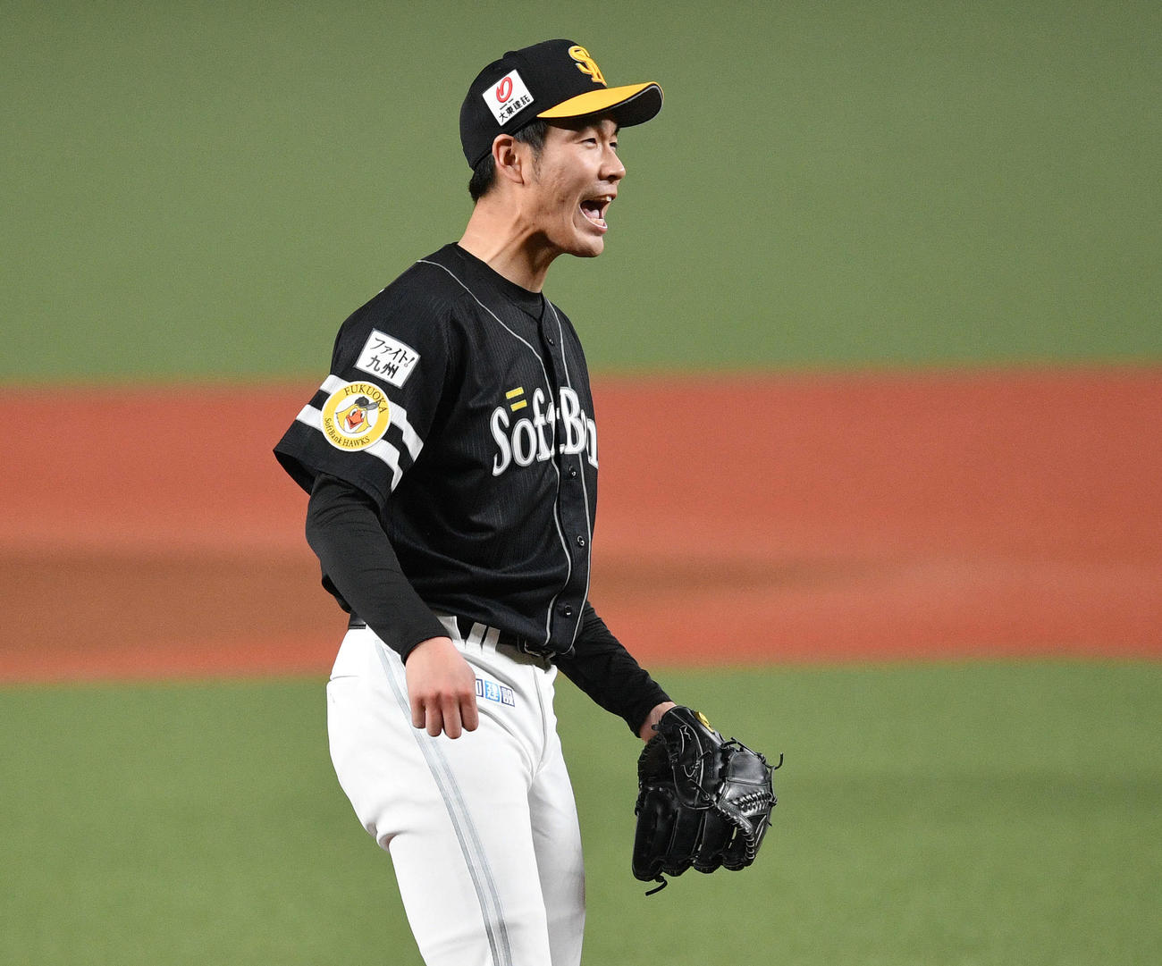 西武対ソフトバンク　6回裏西武2死一塁、中村を空振り三振に仕留めほえる武田（撮影・滝沢徹郎）