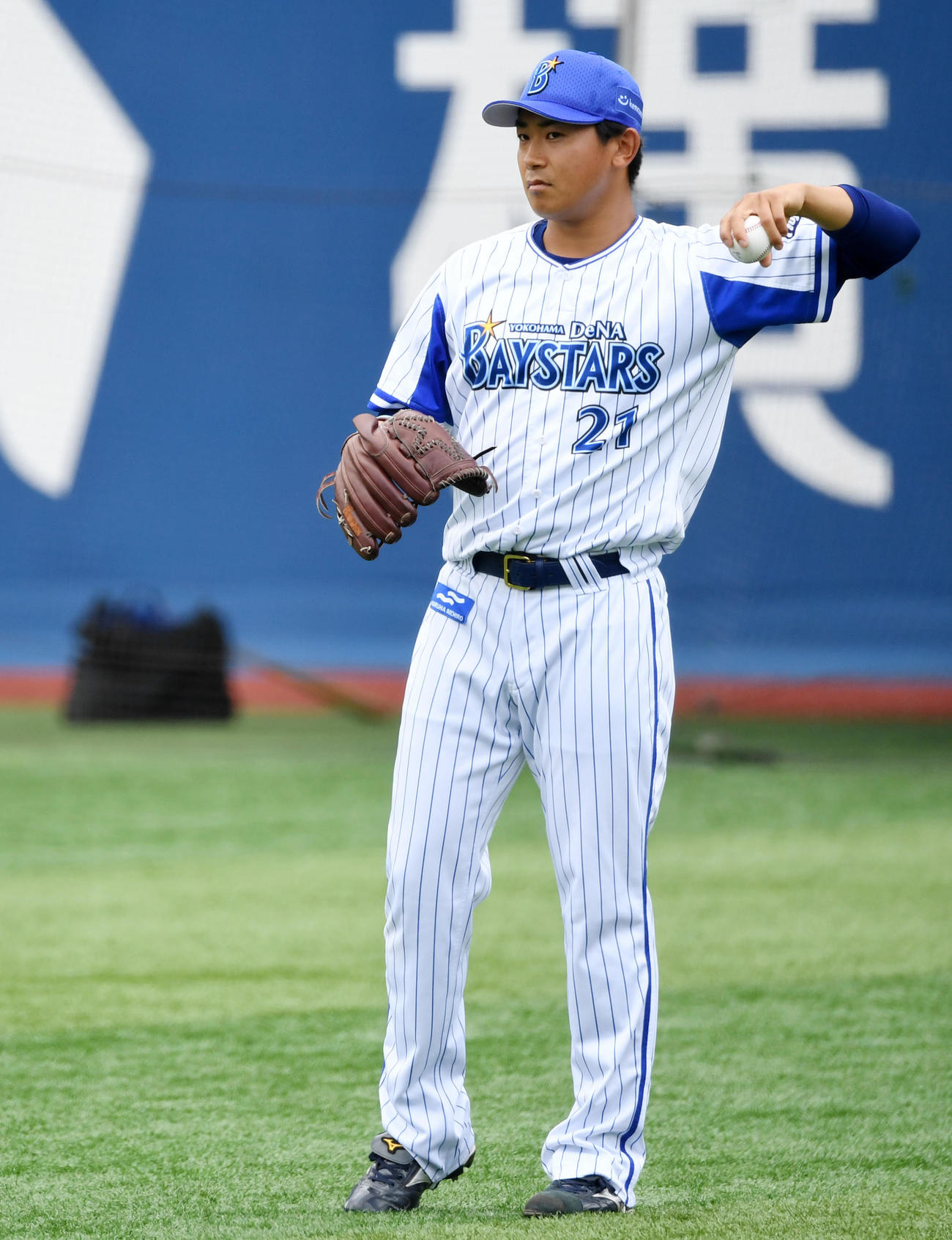 DeNA対中日　キャッチボールをするDeNA今永（撮影・横山健太）