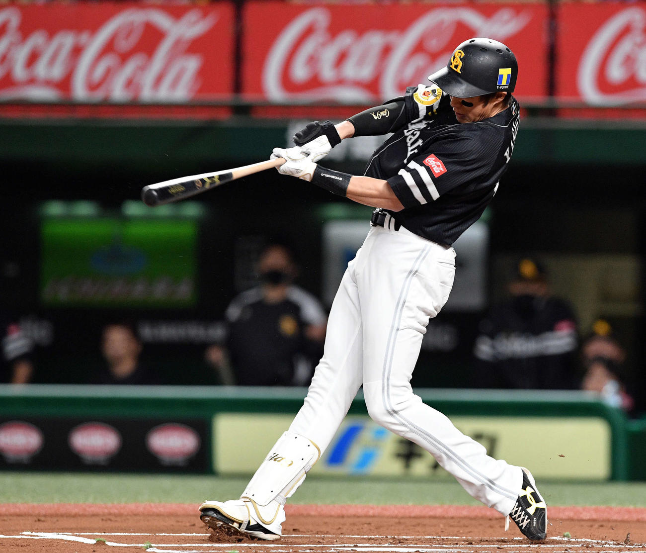 西武対ソフトバンク　1回表ソフトバンク2死一塁、柳田は右中間へ先制の2点本塁打を放つ（撮影・滝沢徹郎）