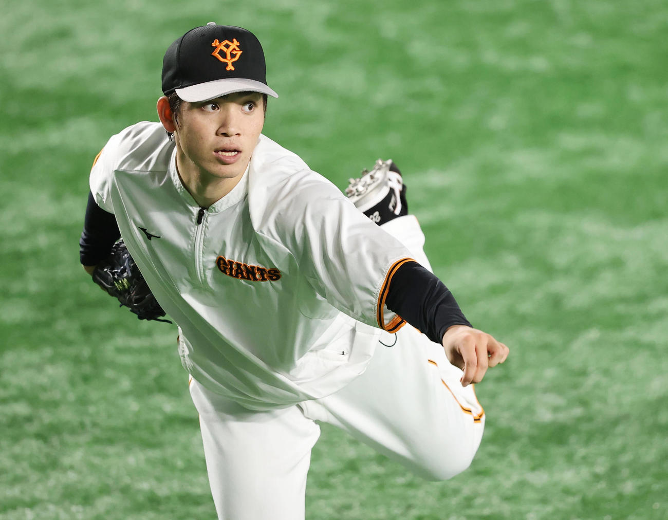 巨人対広島　試合前、投球練習を行う巨人高橋（撮影・垰建太）
