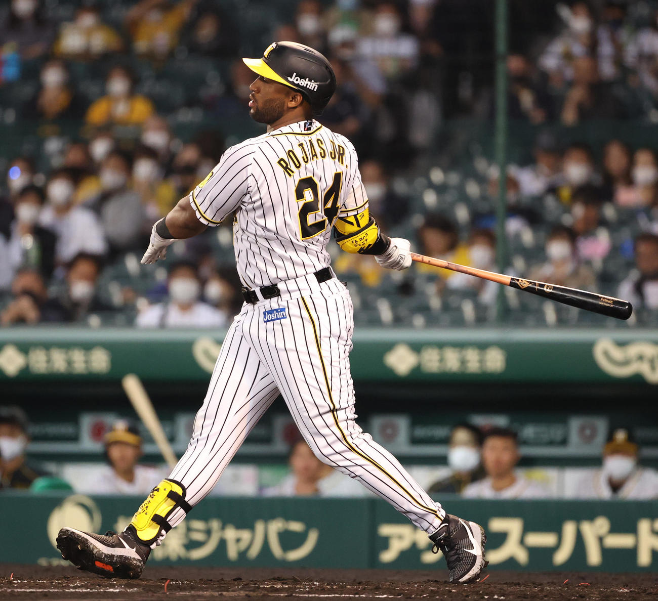 阪神対ヤクルト　2回裏阪神2死、空振り三振に倒れるロハス・ジュニア（撮影・清水貴仁）