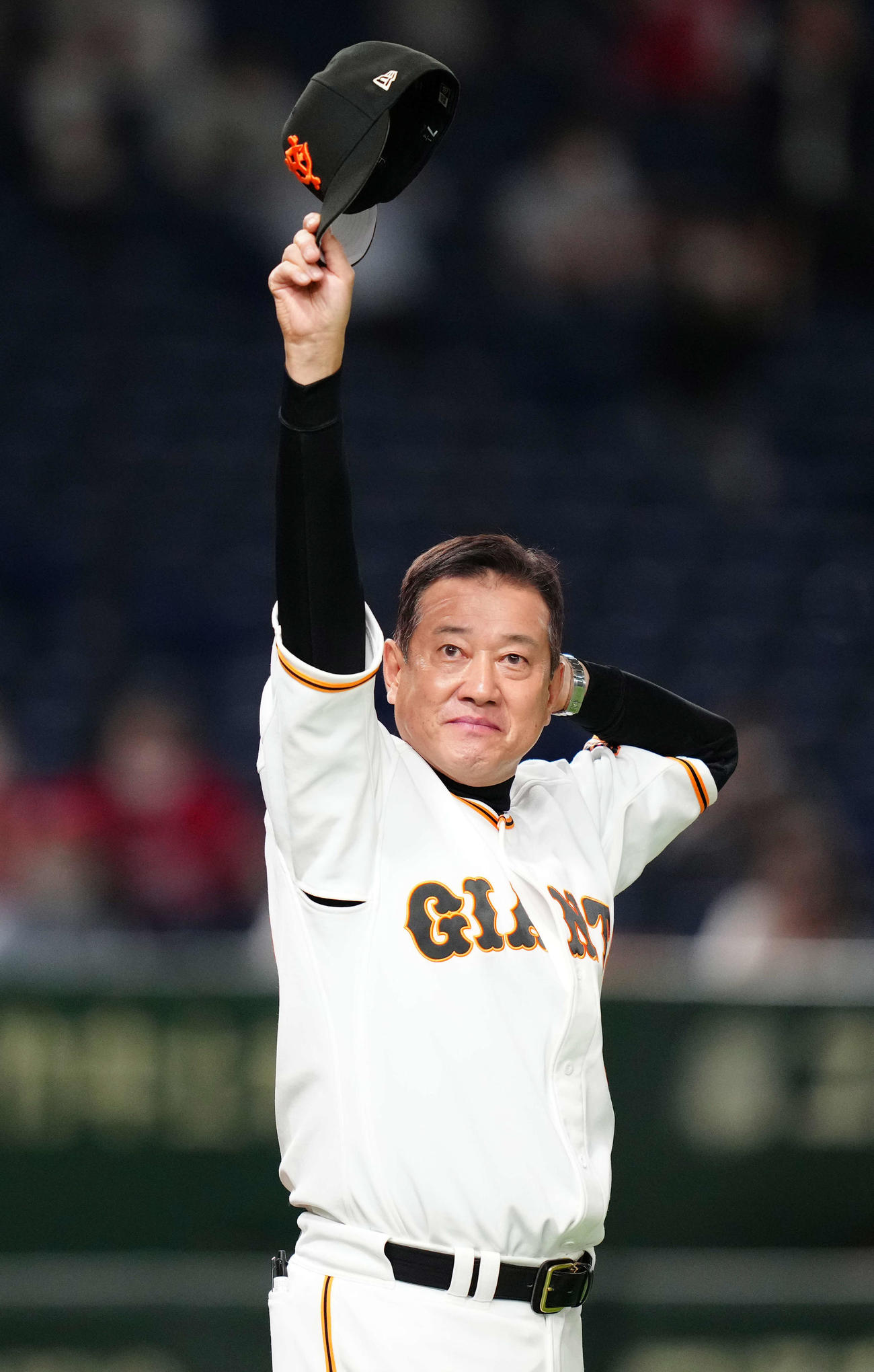 巨人対広島　試合後、スタンドのファンにあいさつする巨人原監督（撮影・江口和貴）
