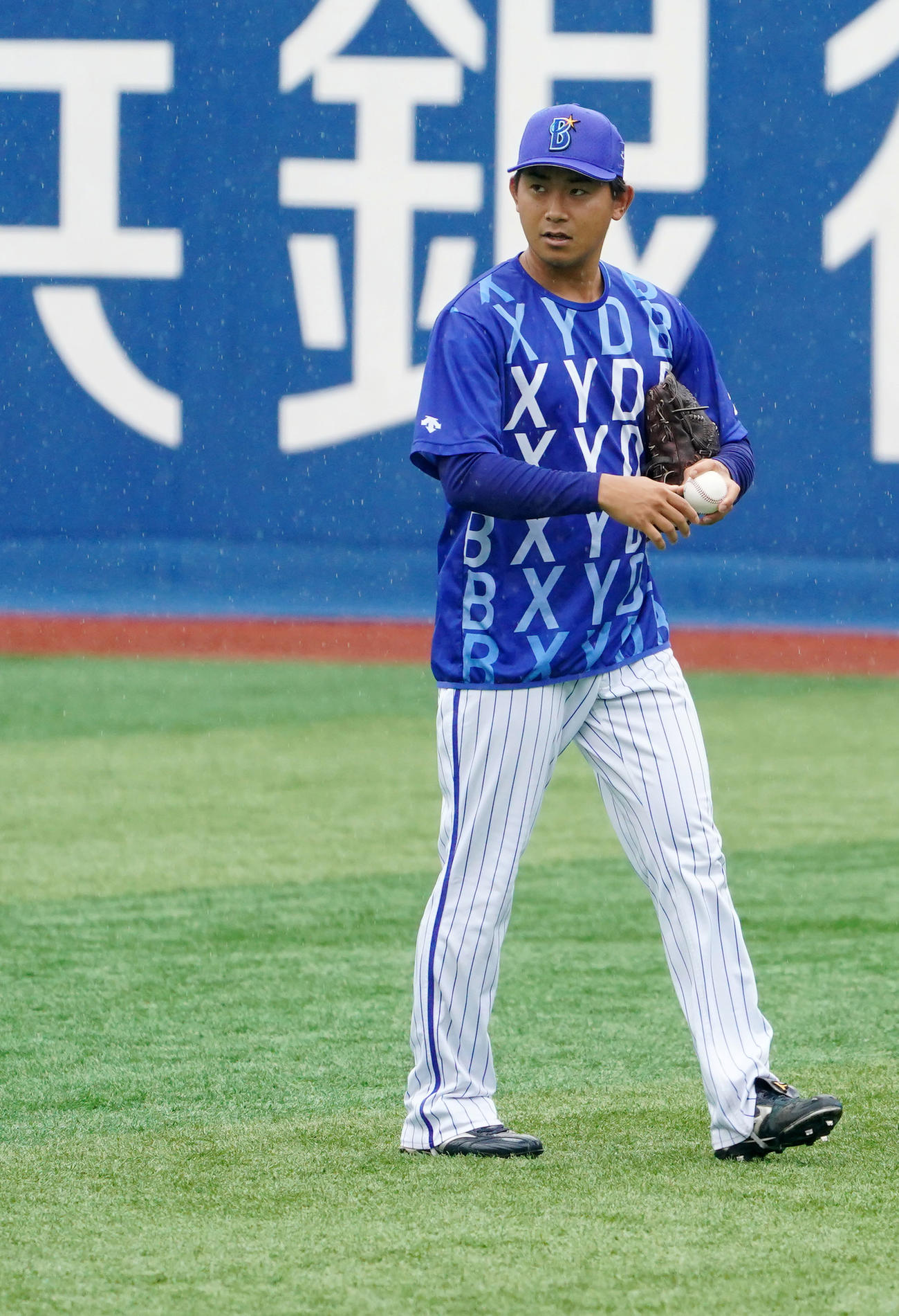 DeNA対中日　キャッチボールを終え引き揚げるDeNA今永（撮影・横山健太）