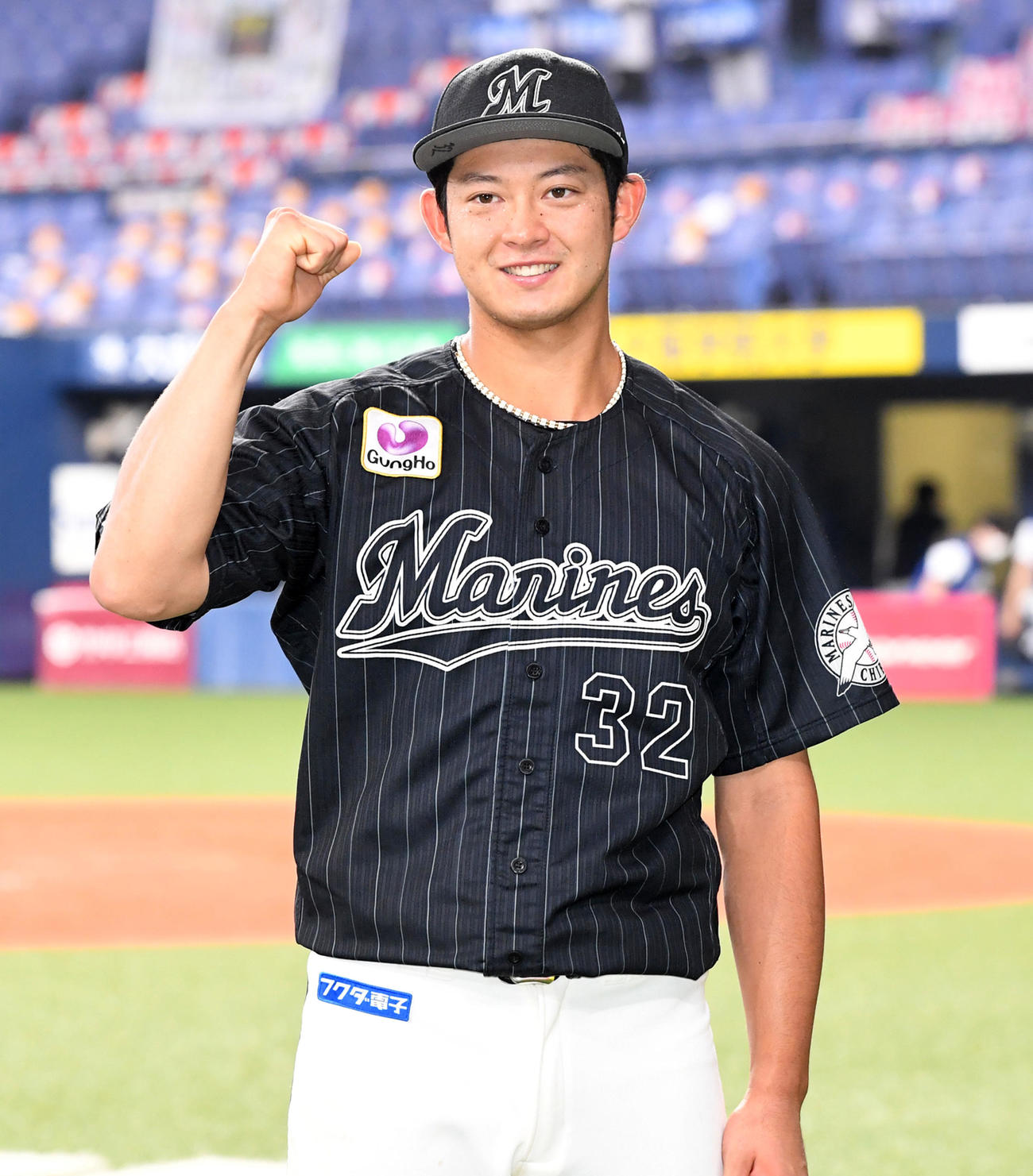 オリックス対ロッテ　ガッツポーズを見せるヒーローの佐藤都（撮影・前岡正明）