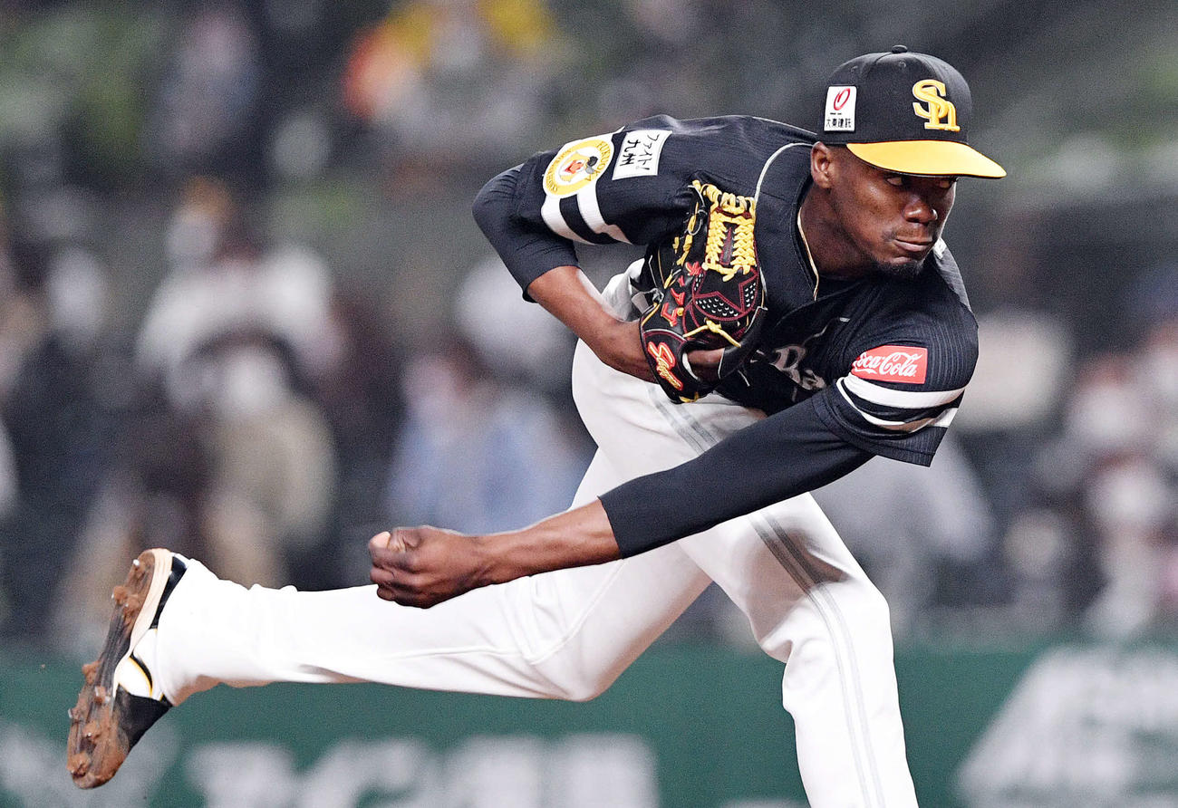 西武対ソフトバンク　ソフトバンク6番手で登板し試合を締めたモイネロ（撮影・滝沢徹郎）