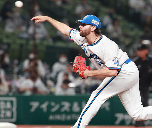 力投する西武先発のニール（撮影・浅見桂子）