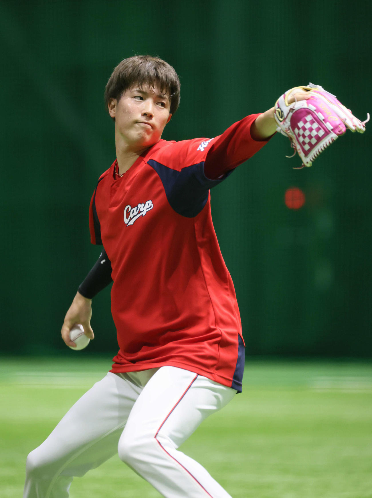 広島投手指名練習　キャッチボールをする森下（撮影・加藤孝規）