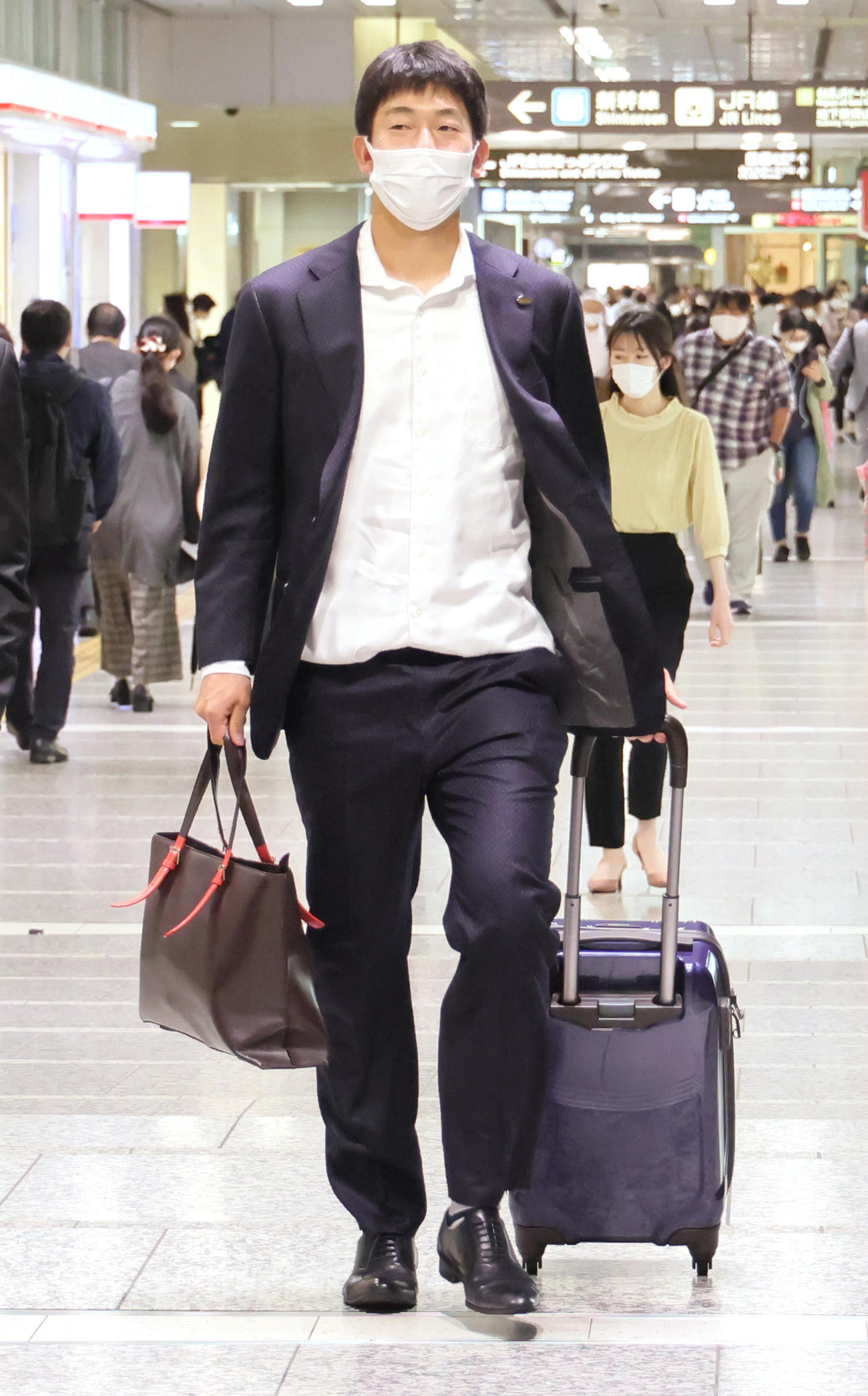 名古屋入りした巨人畠（撮影・足立雅史）