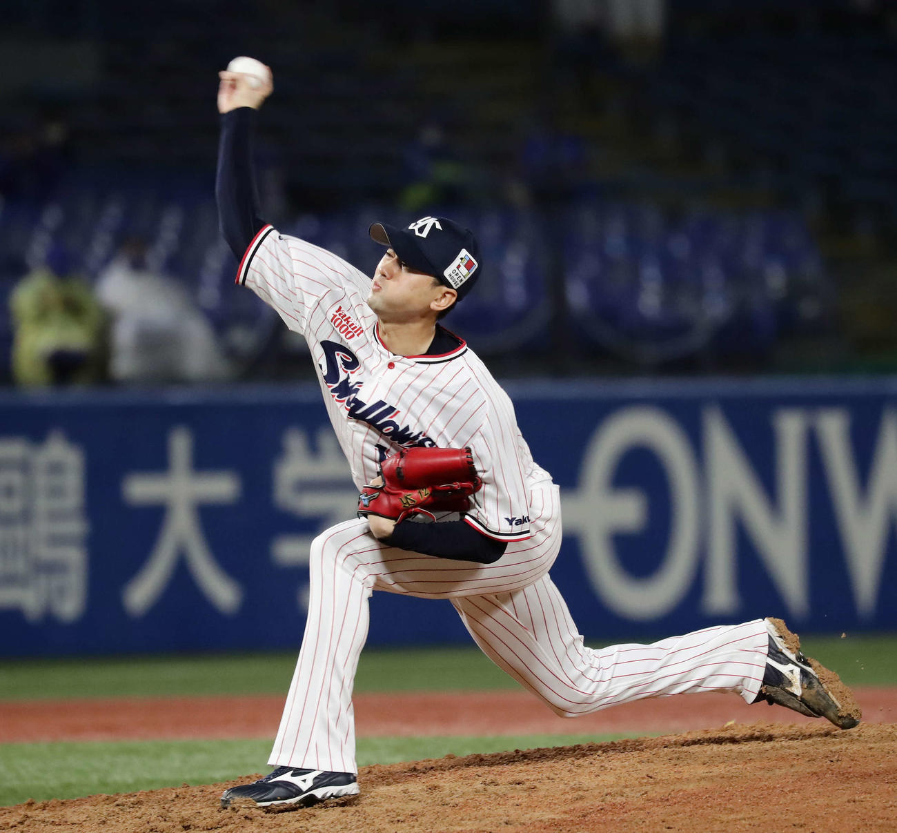 ヤクルト対DeNA 9回、DeNAに勝ち越しを許したヤクルト石山（撮影・丹羽敏通）