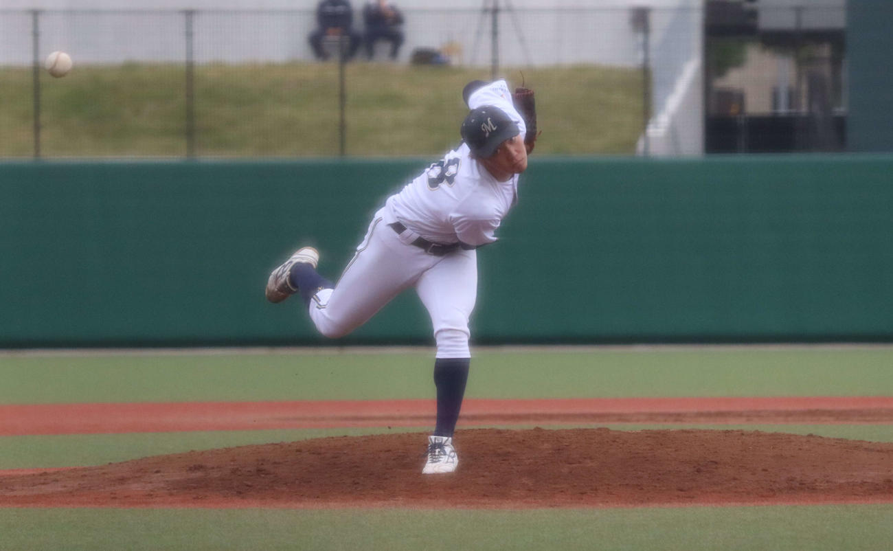 武蔵大対日体大　完封勝利を挙げた武蔵大の山内（撮影・勝部晃多）