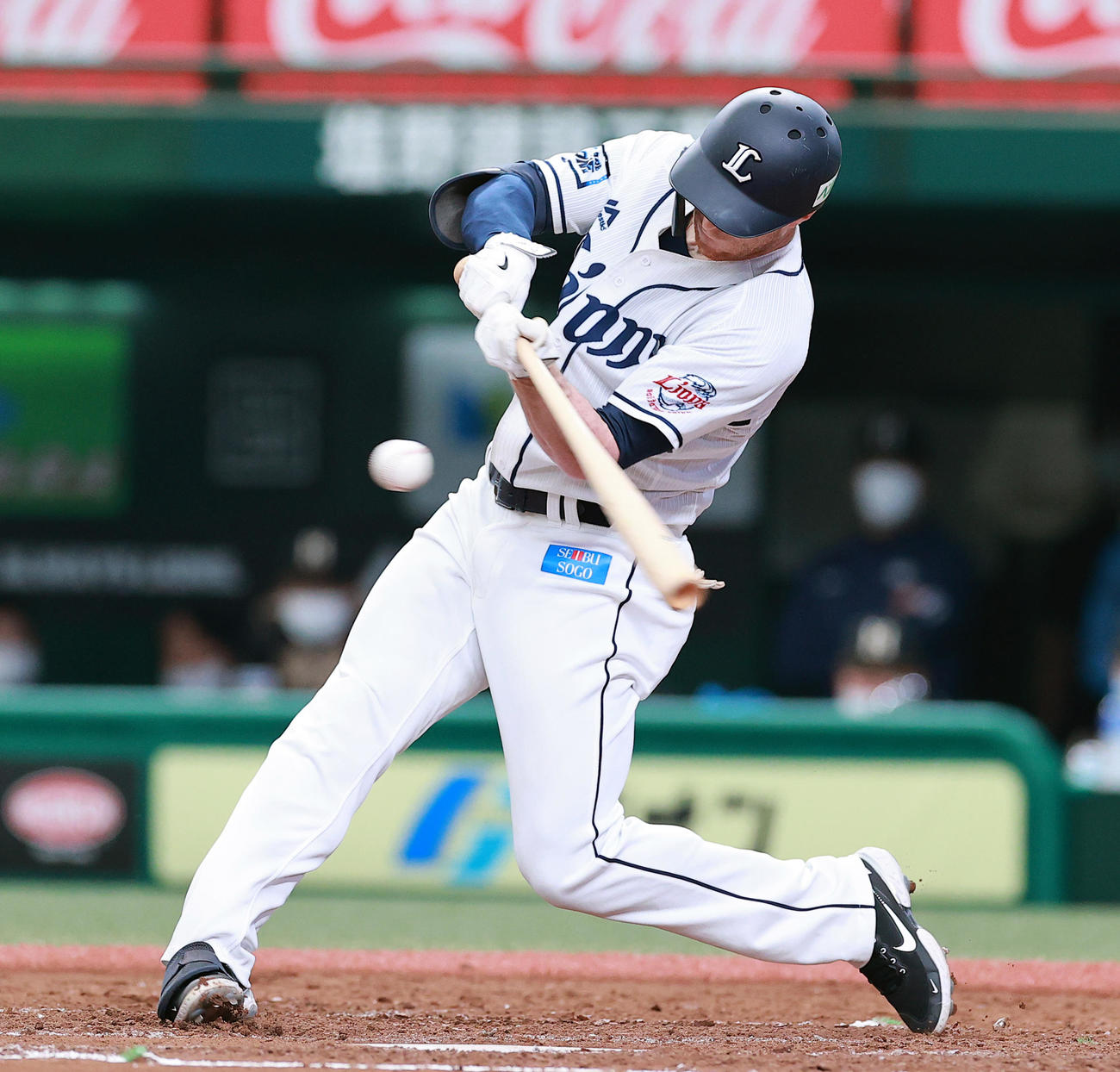 西武対日本ハム　5回裏西武無死一、二塁、スパンジェンバーグは左越え3点本塁打を放つ（撮影・浅見桂子）