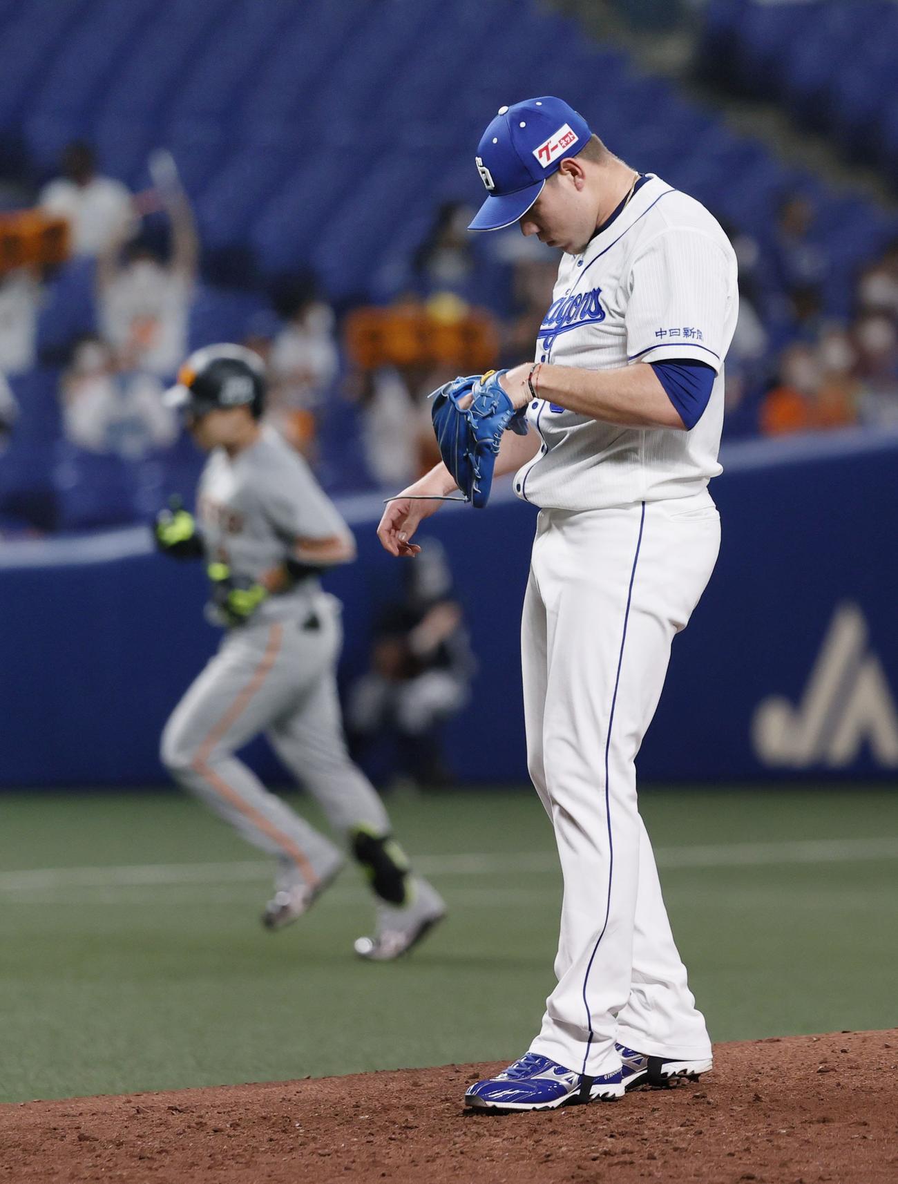 2回、巨人丸（奥）に先制本塁打を浴びた中日ロドリゲス